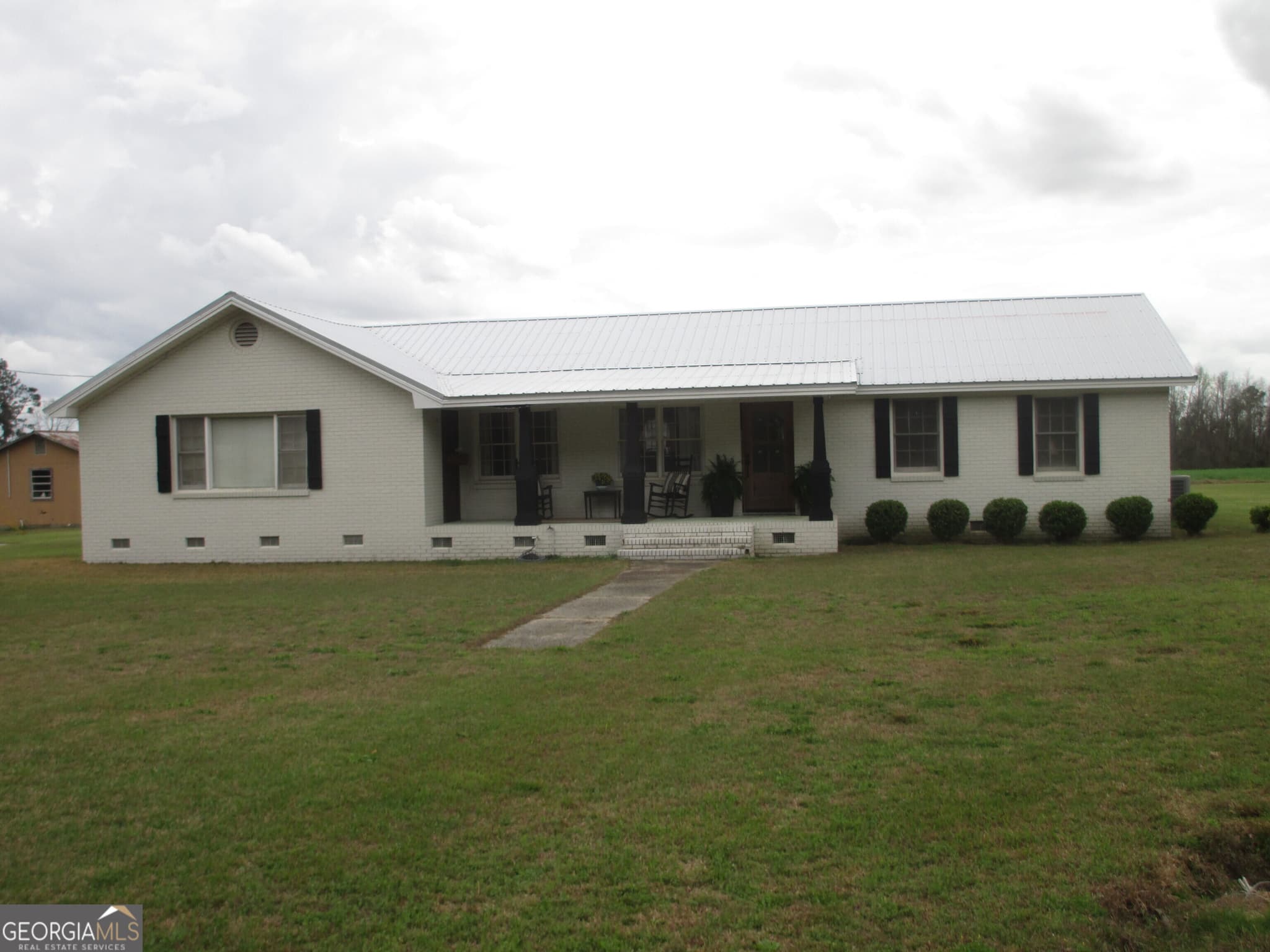 2 bedroom, 2 bathroom, 1,546 sq ft farm for sale at 84 Comer Yawn Road, Hazlehurst, GA 31539 — photo 1 of 24