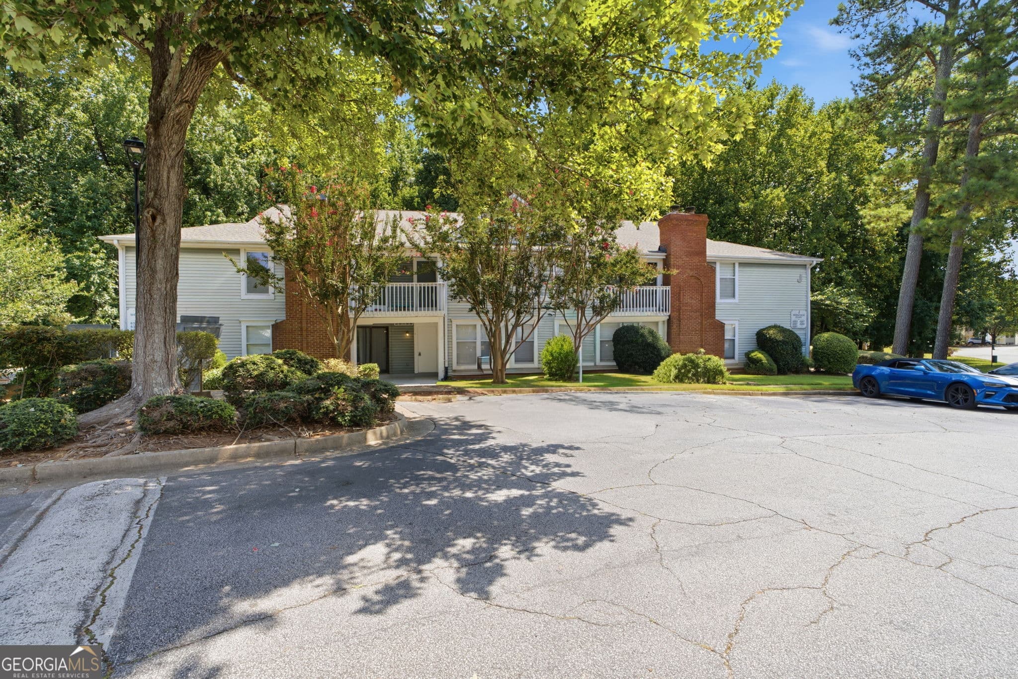 2 bedroom, 2 bathroom, 1,054 sq ft townhouse for sale at 6355 Wedgeview Court, Tucker, GA 30084 — photo 2