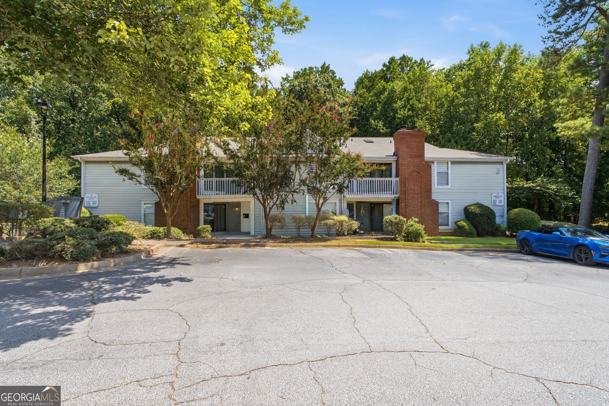 2 bedroom, 2 bathroom, 1,054 sq ft townhouse for sale at 6355 Wedgeview Court, Tucker, GA 30084