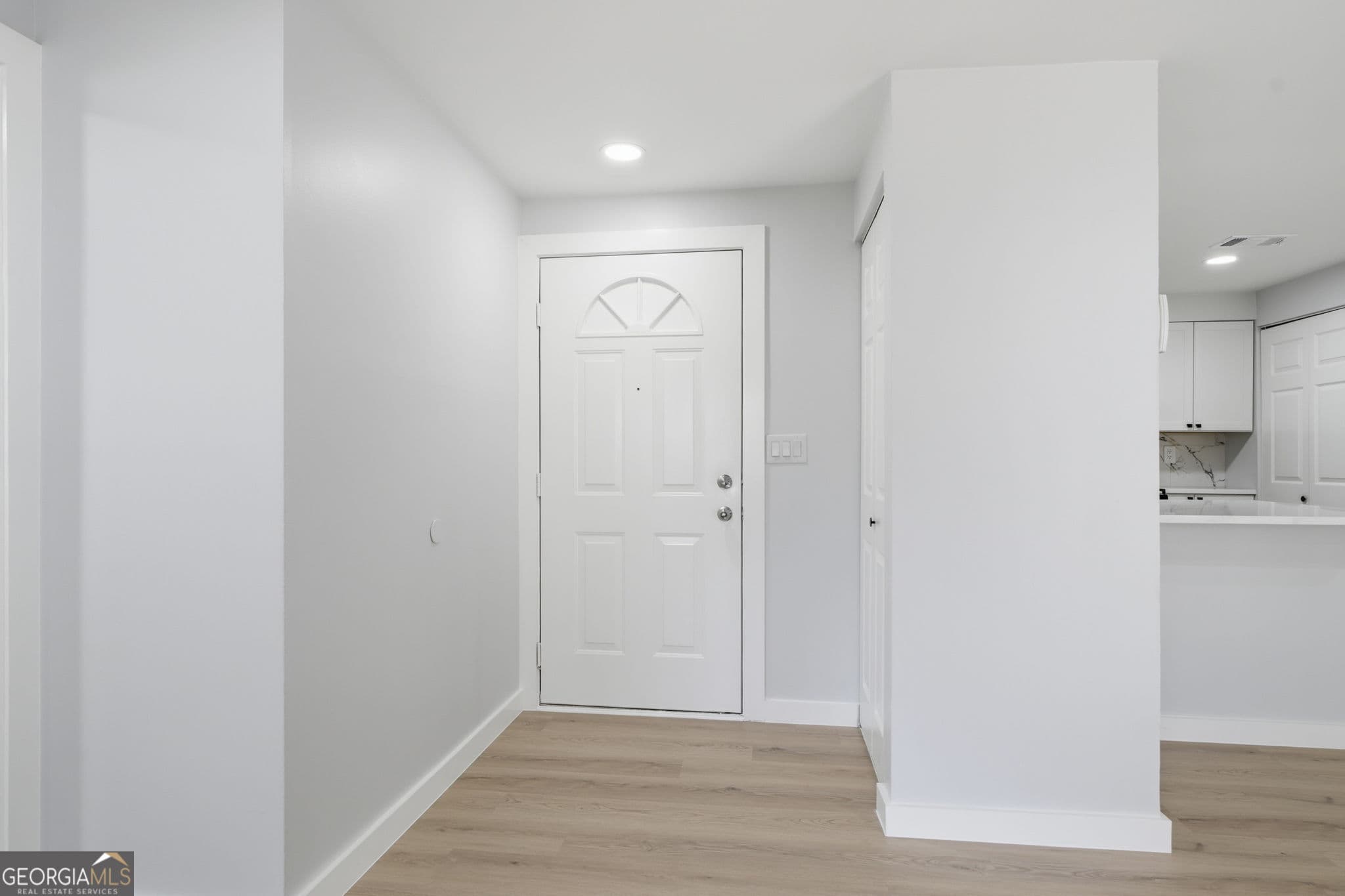 2 bedroom, 2 bathroom, 1,054 sq ft townhouse for sale at 6355 Wedgeview Court, Tucker, GA 30084 — photo 4