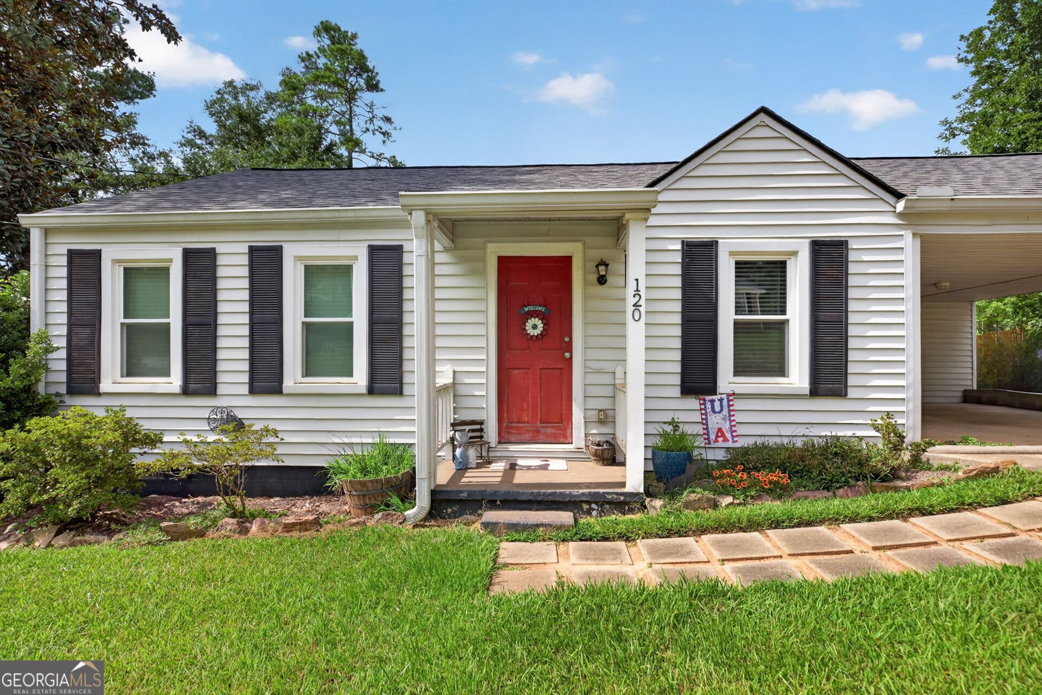 3 bedroom, 2 bathroom, 1,330 sq ft single family residence for sale at 120 W White Street, Carrollton, GA 30117 — photo 2
