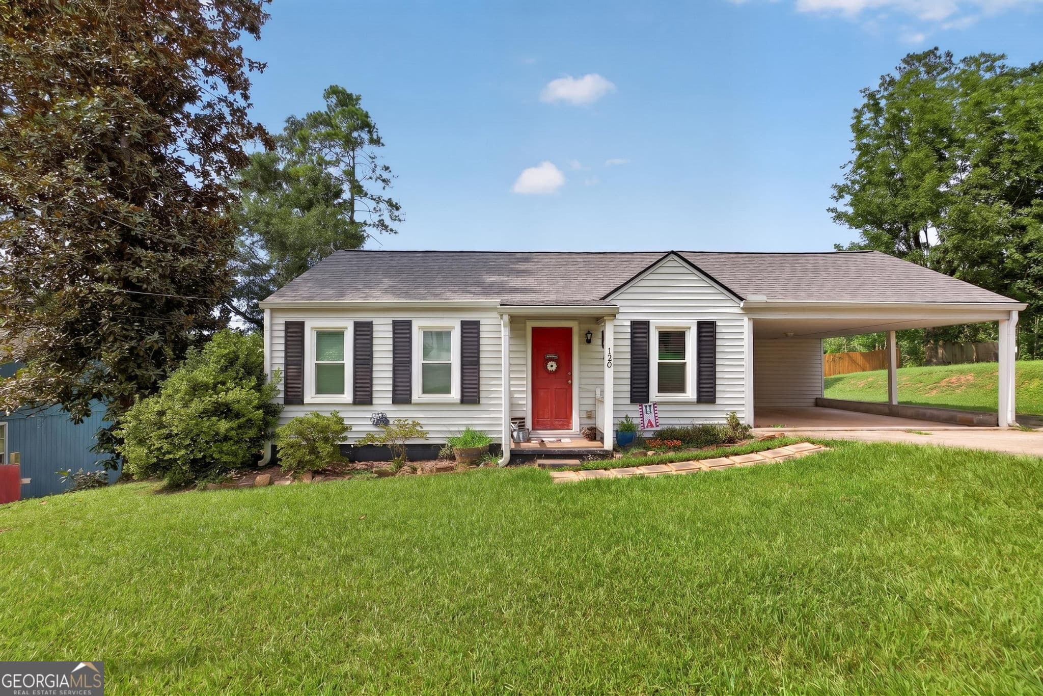 3 bedroom, 2 bathroom, 1,330 sq ft single family residence for sale at 120 W White Street, Carrollton, GA 30117 — photo 1 of 23