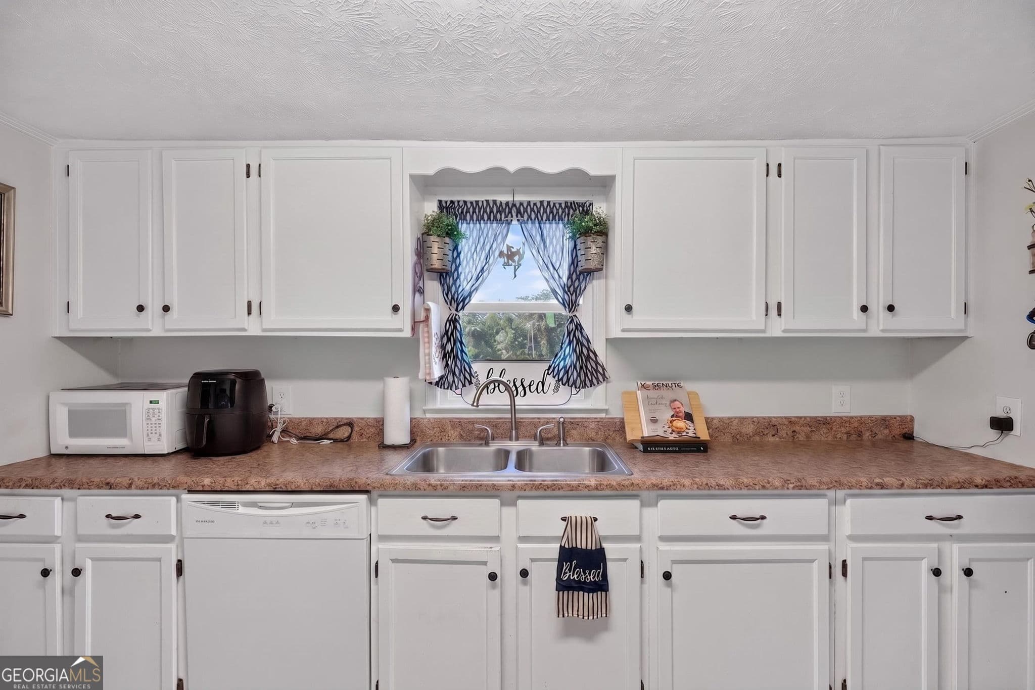 3 bedroom, 2 bathroom, 1,330 sq ft single family residence for sale at 120 W White Street, Carrollton, GA 30117 — photo 8