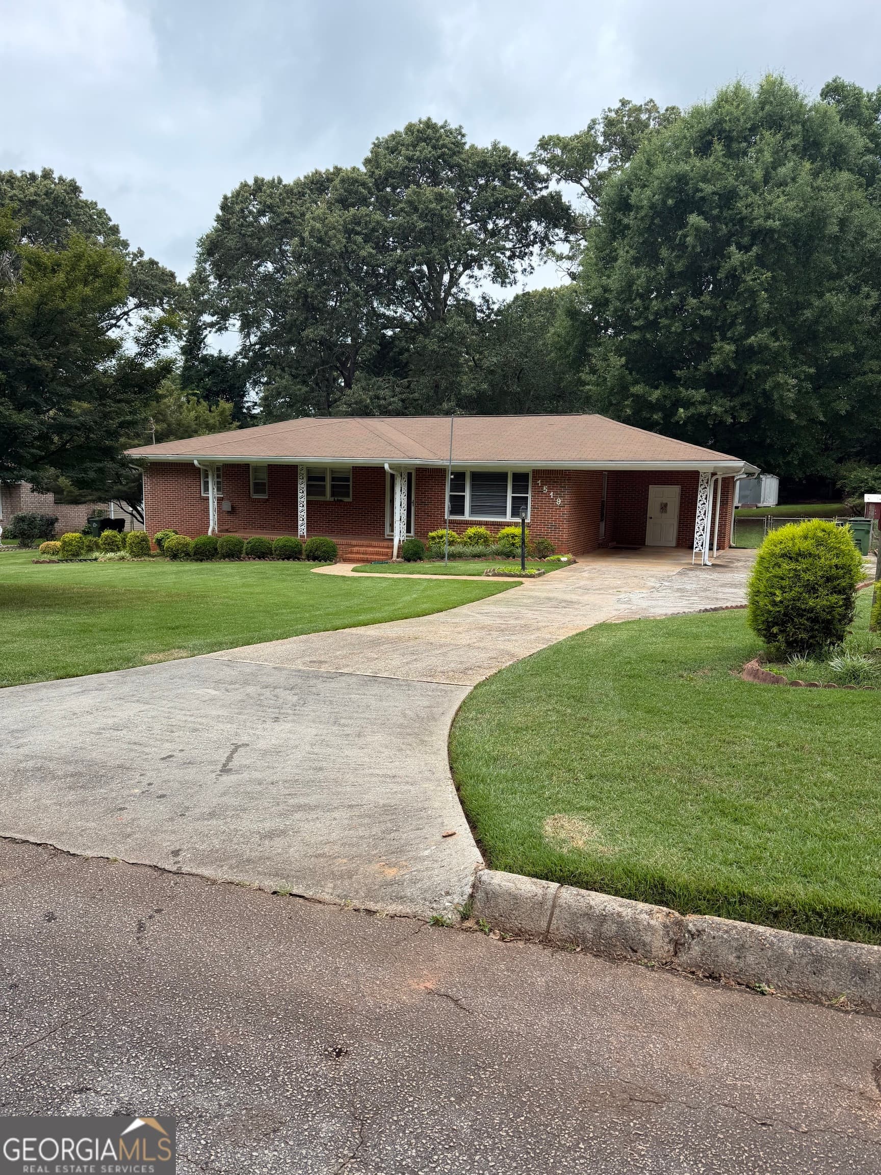 3 bedroom, 2 bathroom single family residence sold at 1519 OAKVIEW Drive, Griffin, GA 30223