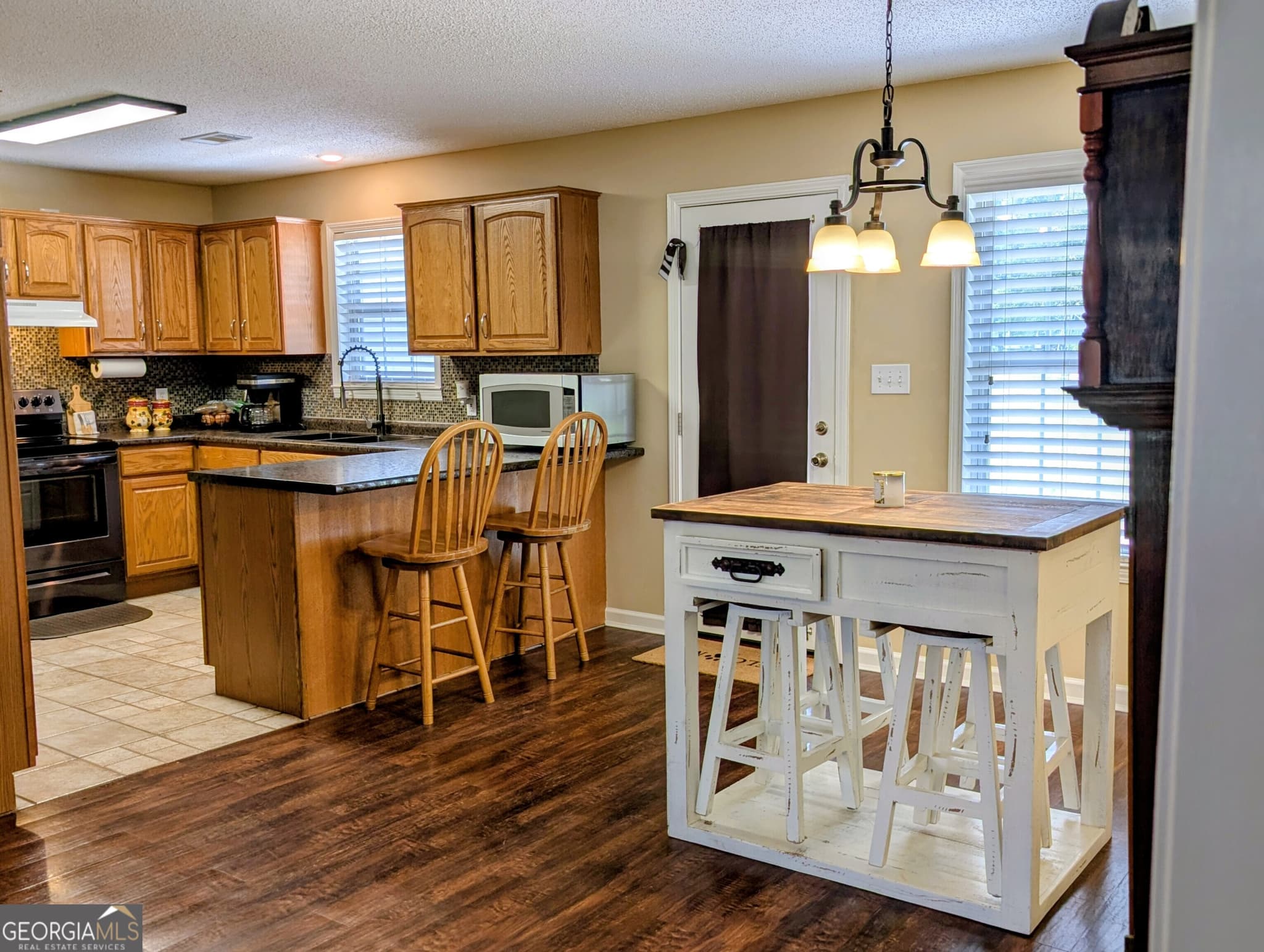 3 bedroom, 2 bathroom, 1,506 sq ft single family residence under contract at 76 Third Avenue, Hawkinsville, GA 31036 — photo 6