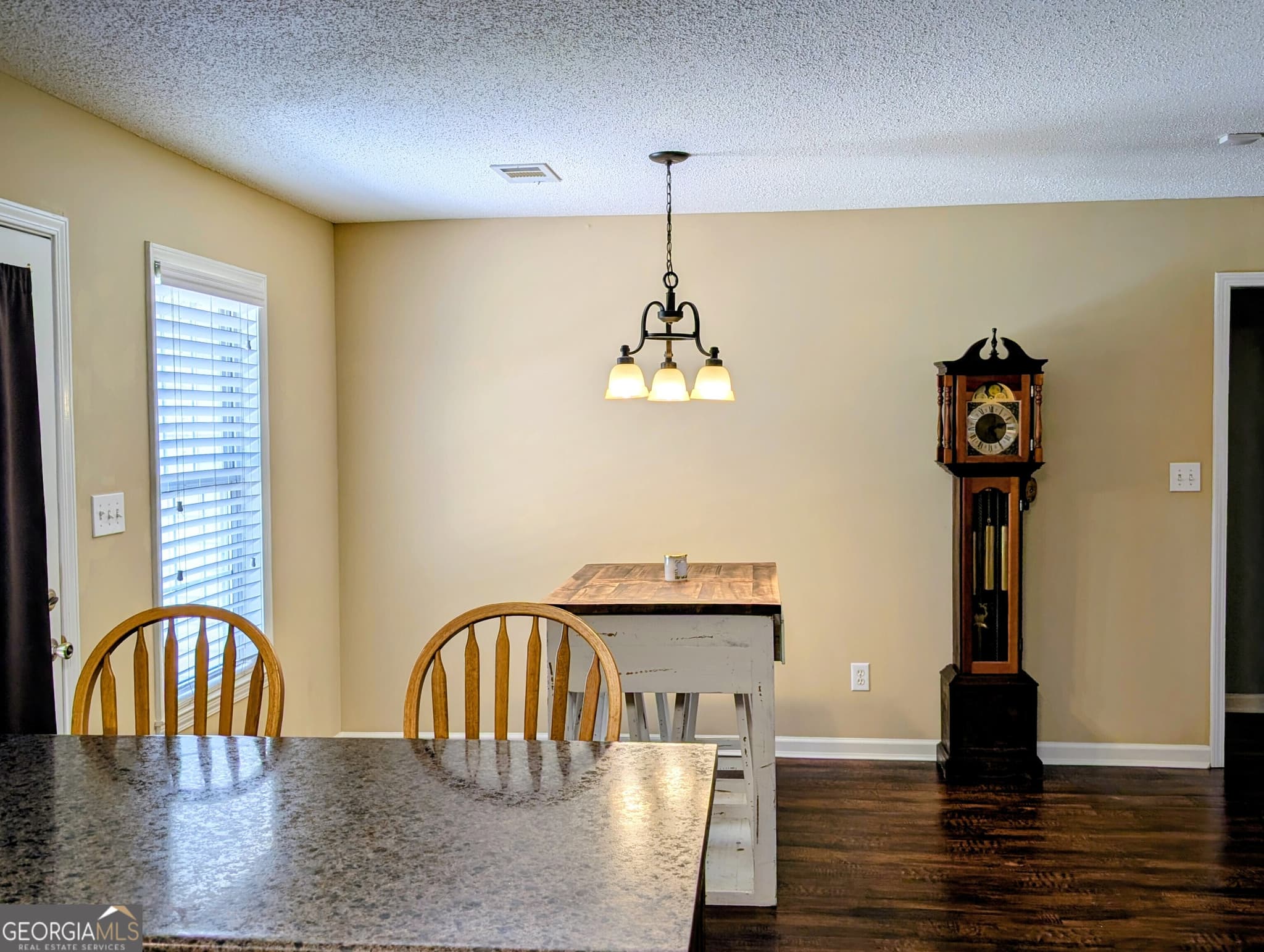 3 bedroom, 2 bathroom, 1,506 sq ft single family residence under contract at 76 Third Avenue, Hawkinsville, GA 31036 — photo 9