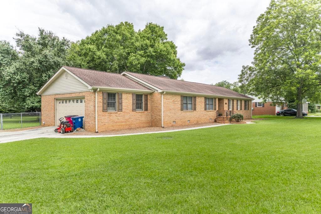 4 bedroom, 2 bathroom, 2,483 sq ft single family residence for sale at 3708 Jones Road, Macon, GA 31216 — photo 6