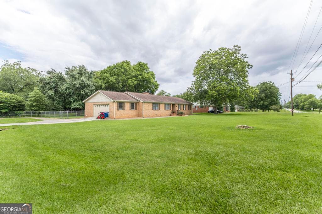 4 bedroom, 2 bathroom, 2,483 sq ft single family residence for sale at 3708 Jones Road, Macon, GA 31216 — photo 5