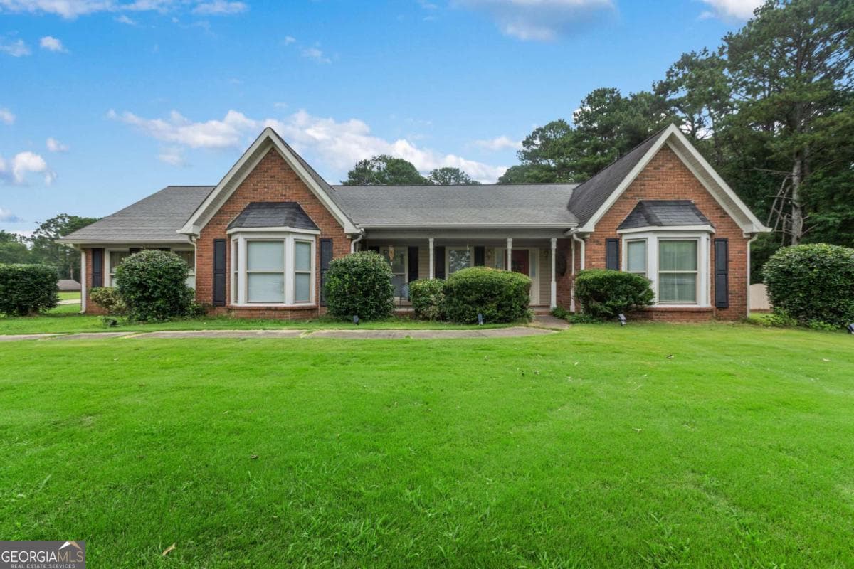 3 bedroom, 2.5 bathroom, 2,697 sq ft single family residence for rent at 1061 Highway 92, Fayetteville, GA 30214 for $5,800 a month — photo 3