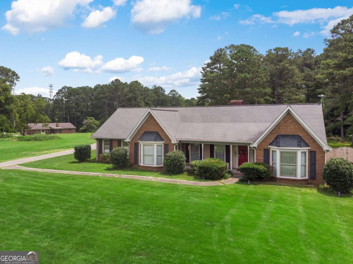 3 bedroom, 2.5 bathroom, 2,697 sq ft single family residence for rent at 1061 Highway 92, Fayetteville, GA 30214 for $5,800 a month — photo 4