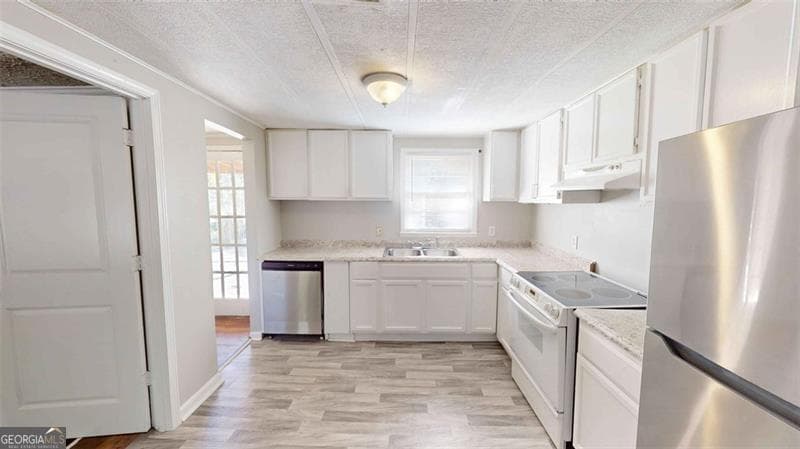 4 bedroom, 2 bathroom, 1,656 sq ft single family residence for sale at 1092 W ADRIAN Circle, Conyers, GA 30094 — photo 7