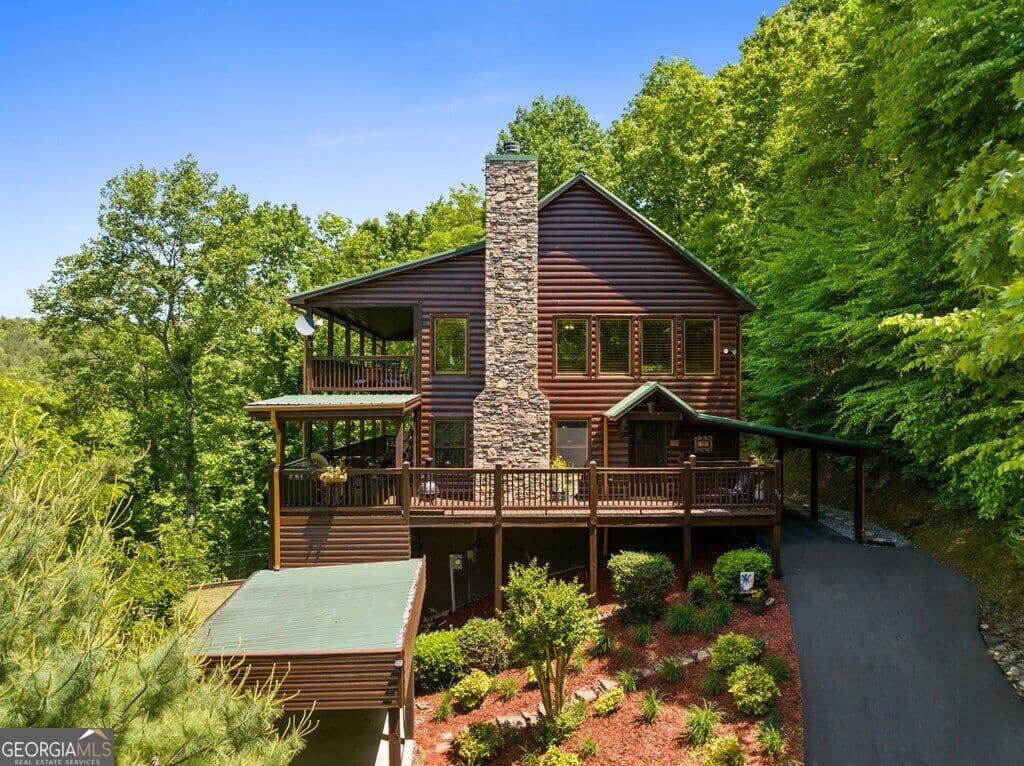 3 bedroom, 3 bathroom, 3,036 sq ft cabin,single family residence for sale at 115 Mountain High Drive, Mineral Bluff, GA 30559 — photo 9