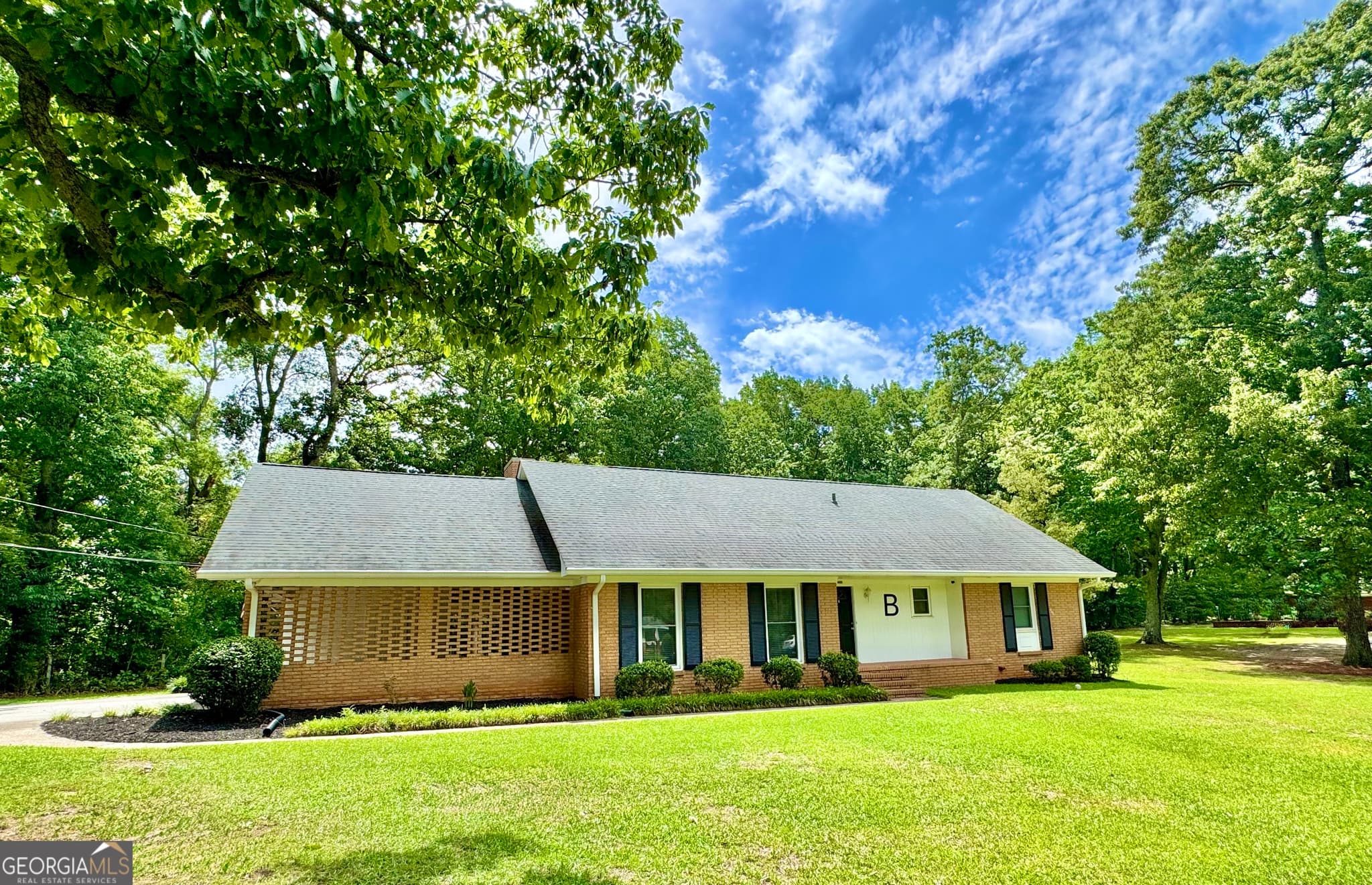 2 bedroom, 2 bathroom, 1,584 sq ft single family residence for sale at 758 S Cherokee Road, Social Circle, GA 30025 — photo 1 of 49