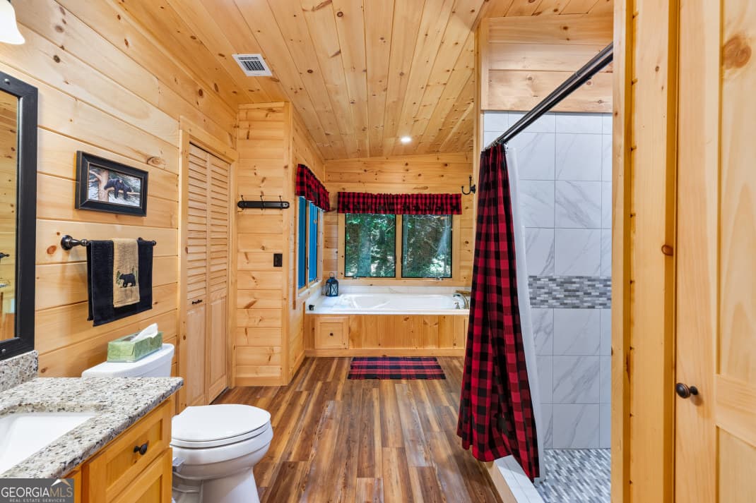 2 bedroom, 2 bathroom, 1,983 sq ft cabin,single family residence for sale at 170 Dogpatch Lane, Blue Ridge, GA 30513 — photo 7