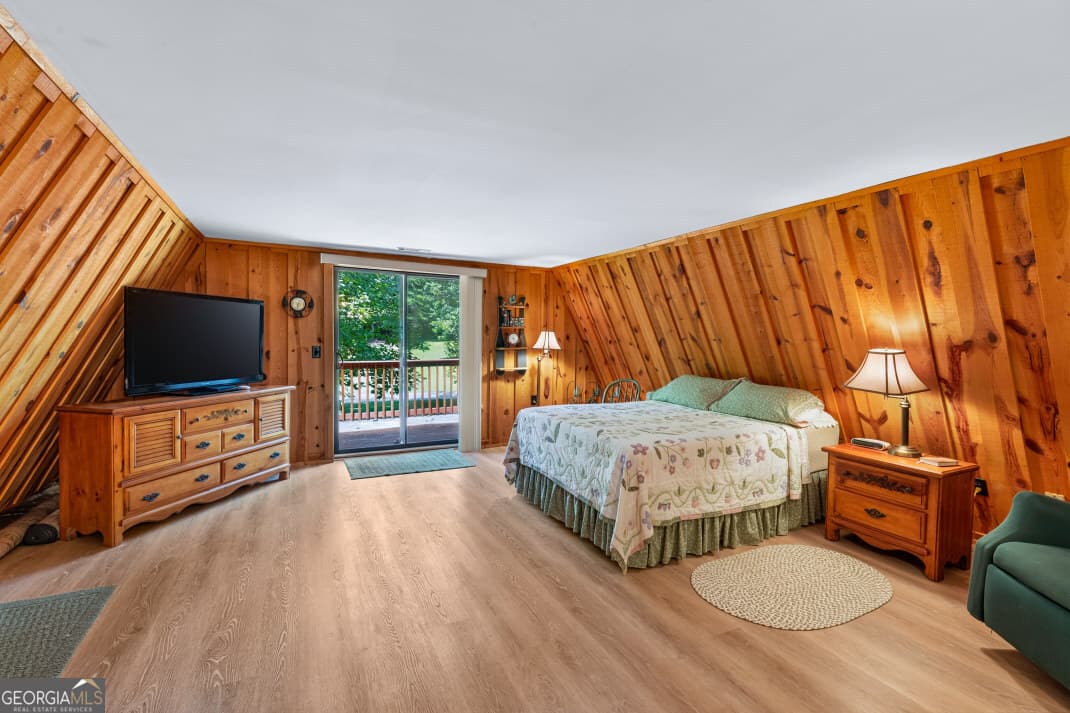 2 bedroom, 2 bathroom, 1,983 sq ft cabin,single family residence for sale at 170 Dogpatch Lane, Blue Ridge, GA 30513 — photo 10