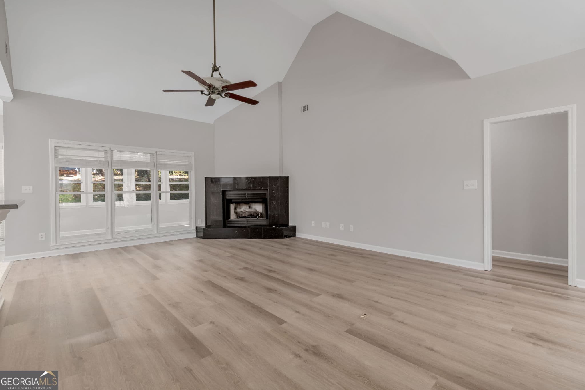 3 bedroom, 2 bathroom, 2,115 sq ft single family residence for sale at 122 Bent Creek Drive, Woodstock, GA 30189 — photo 6