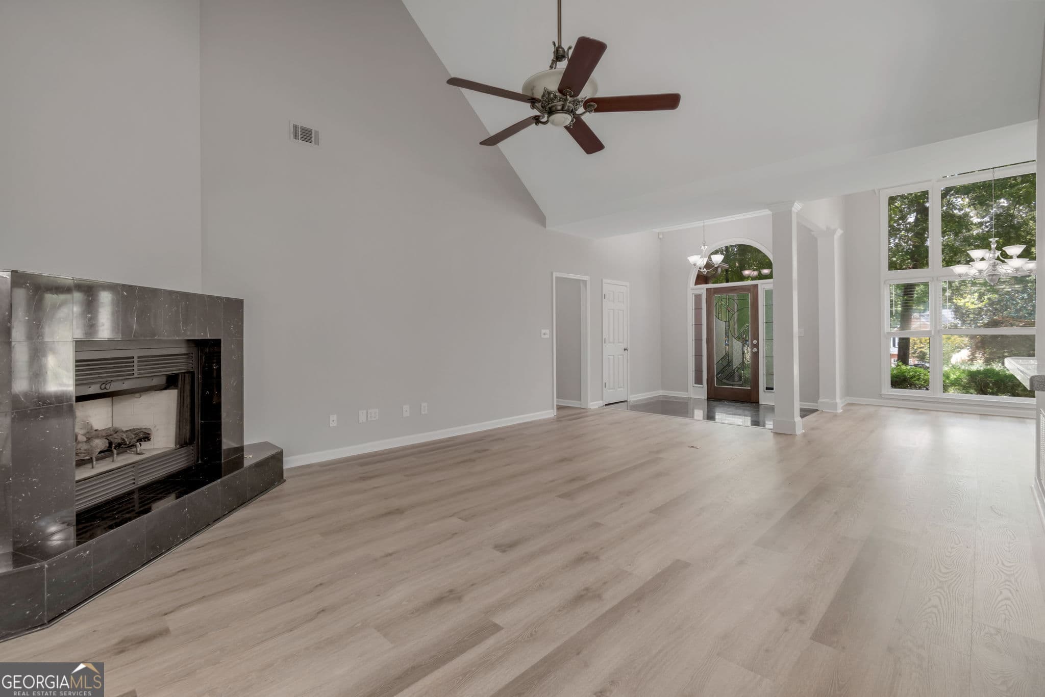 3 bedroom, 2 bathroom, 2,115 sq ft single family residence for sale at 122 Bent Creek Drive, Woodstock, GA 30189 — photo 7