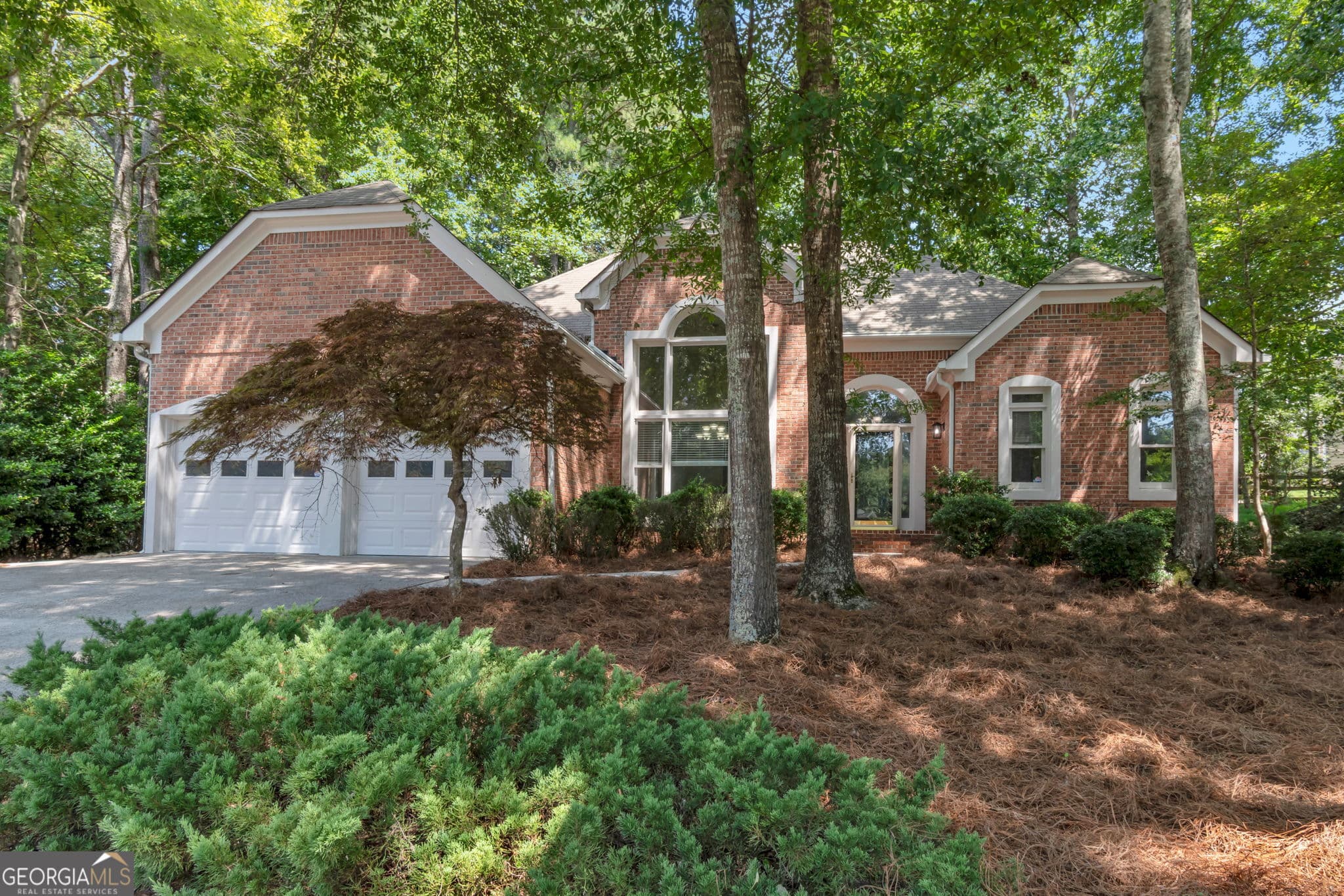 3 bedroom, 2 bathroom, 2,115 sq ft single family residence for sale at 122 Bent Creek Drive, Woodstock, GA 30189 — photo 1 of 25