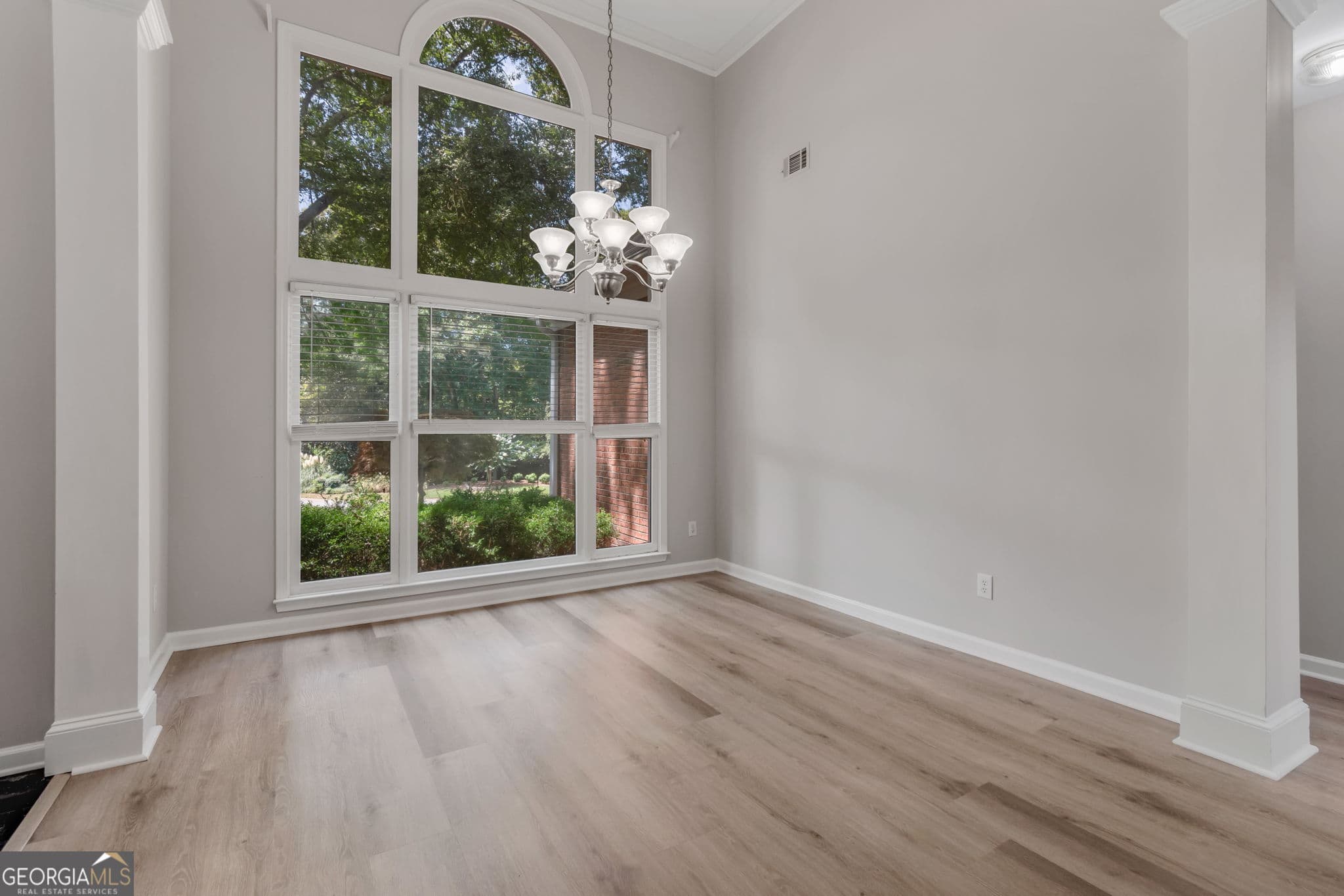3 bedroom, 2 bathroom, 2,115 sq ft single family residence for sale at 122 Bent Creek Drive, Woodstock, GA 30189 — photo 5
