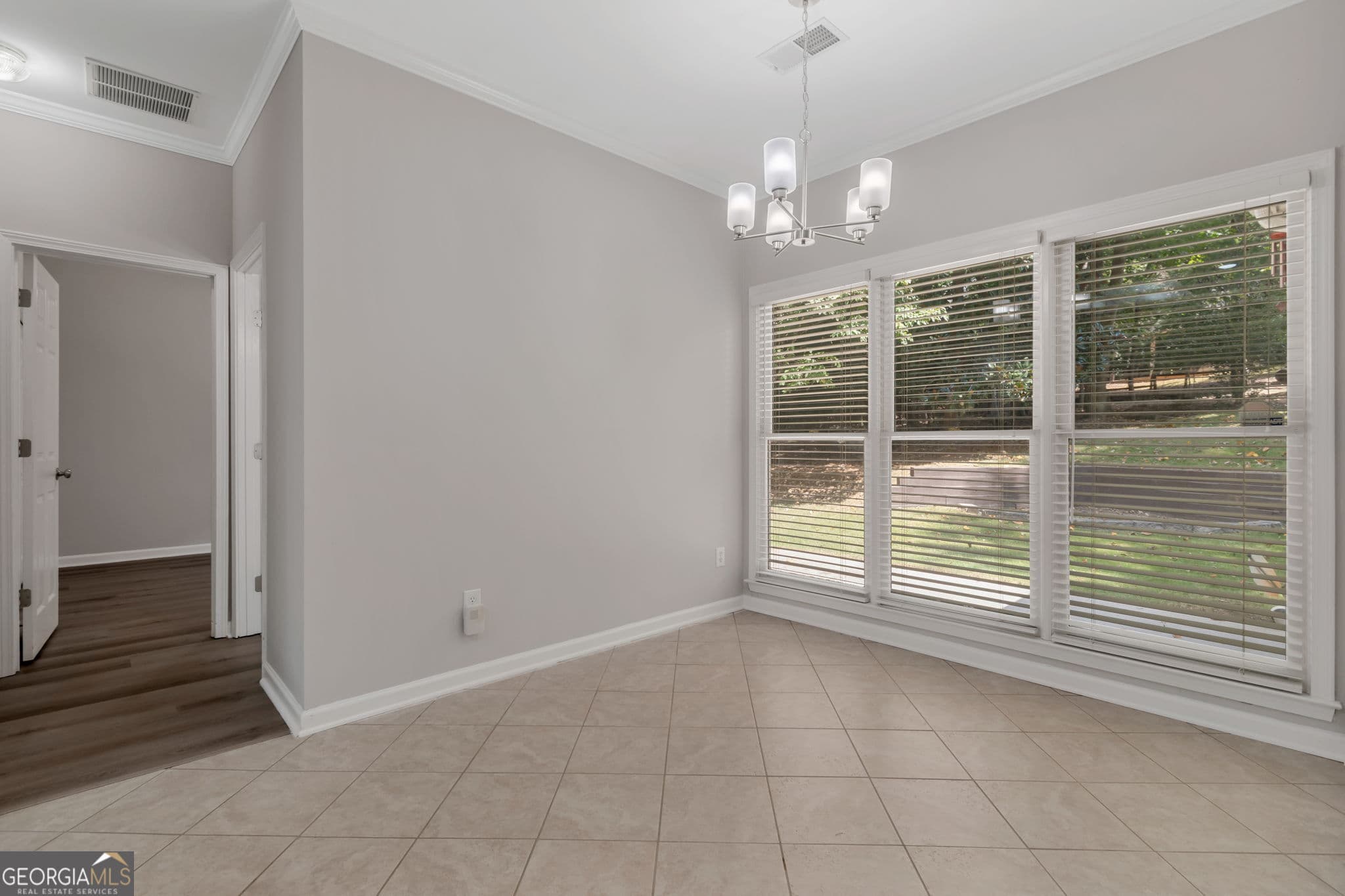 3 bedroom, 2 bathroom, 2,115 sq ft single family residence for sale at 122 Bent Creek Drive, Woodstock, GA 30189 — photo 9