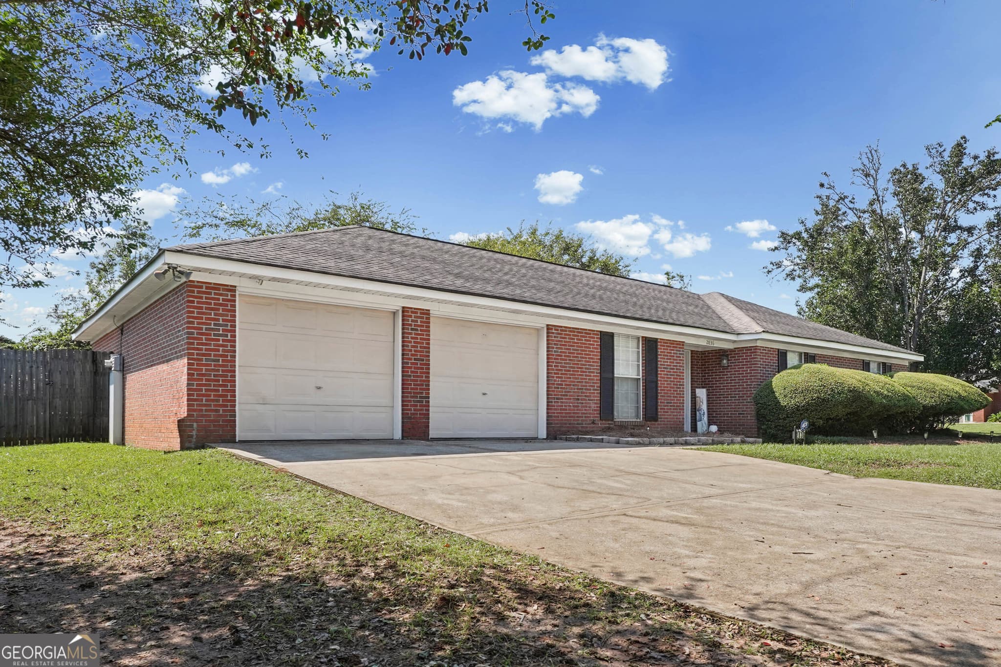 3 bedroom, 2 bathroom, 1,559 sq ft single family residence for sale at 2836 Stonewater Drive, Albany, GA 31721 — photo 3