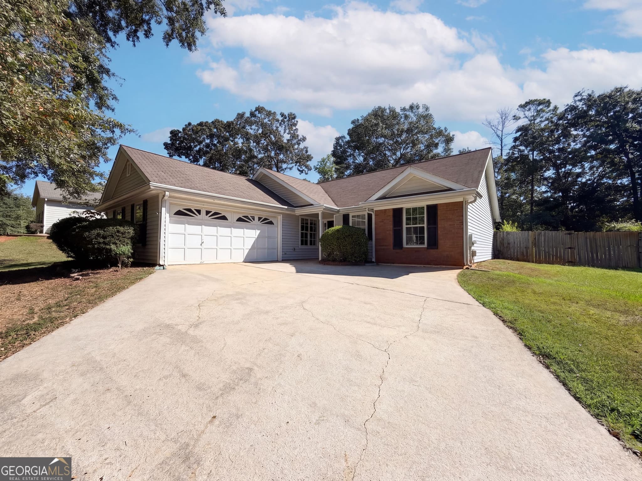 3 bedroom, 2 bathroom, 1,384 sq ft single family residence for sale at 105 Nanci Court, Stockbridge, GA 30281 — photo 1 of 25