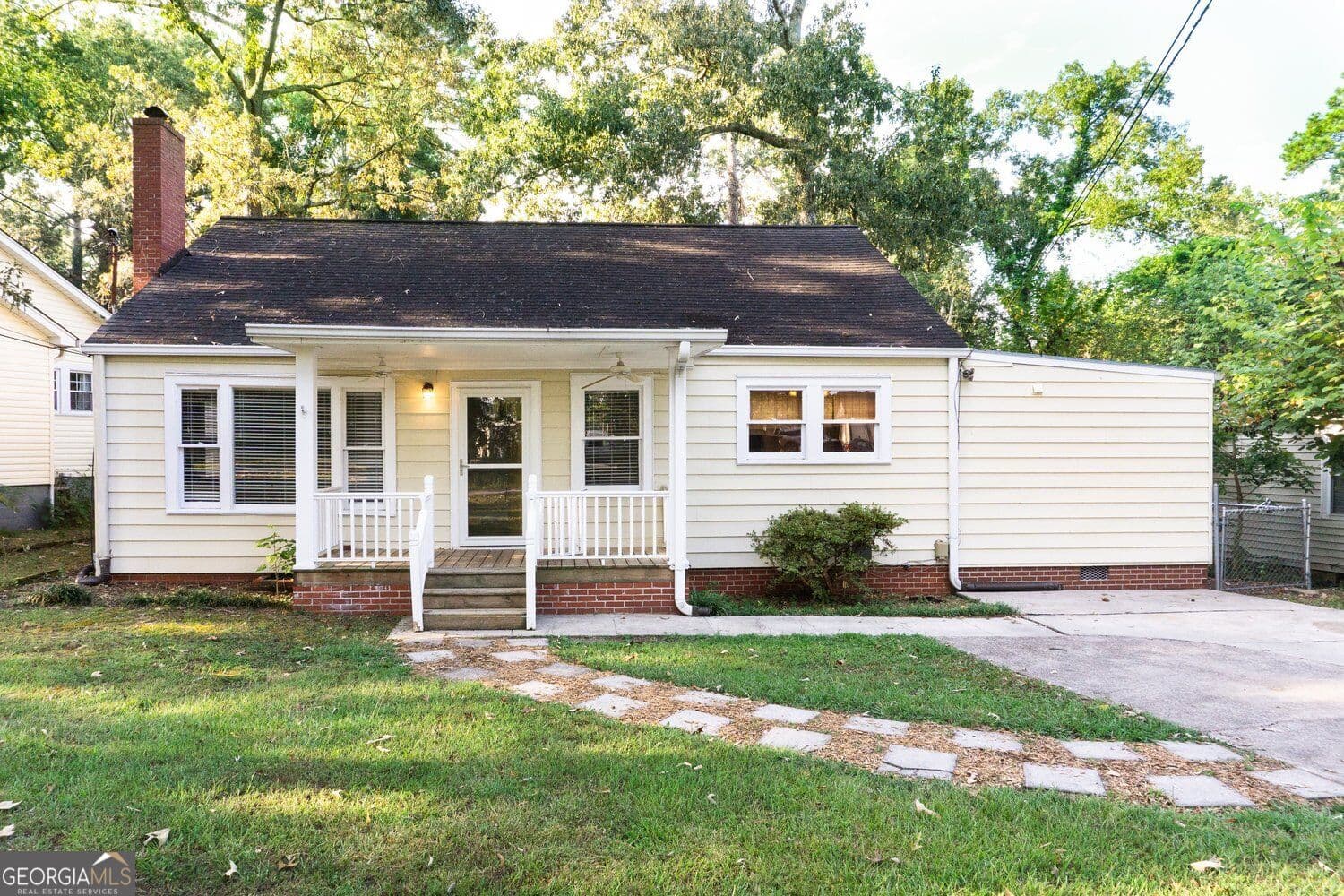 3 bedroom, 2 bathroom, 1,244 sq ft single family residence for sale at 611 Briarwood Circle, Rome, GA 30165 — photo 1 of 16