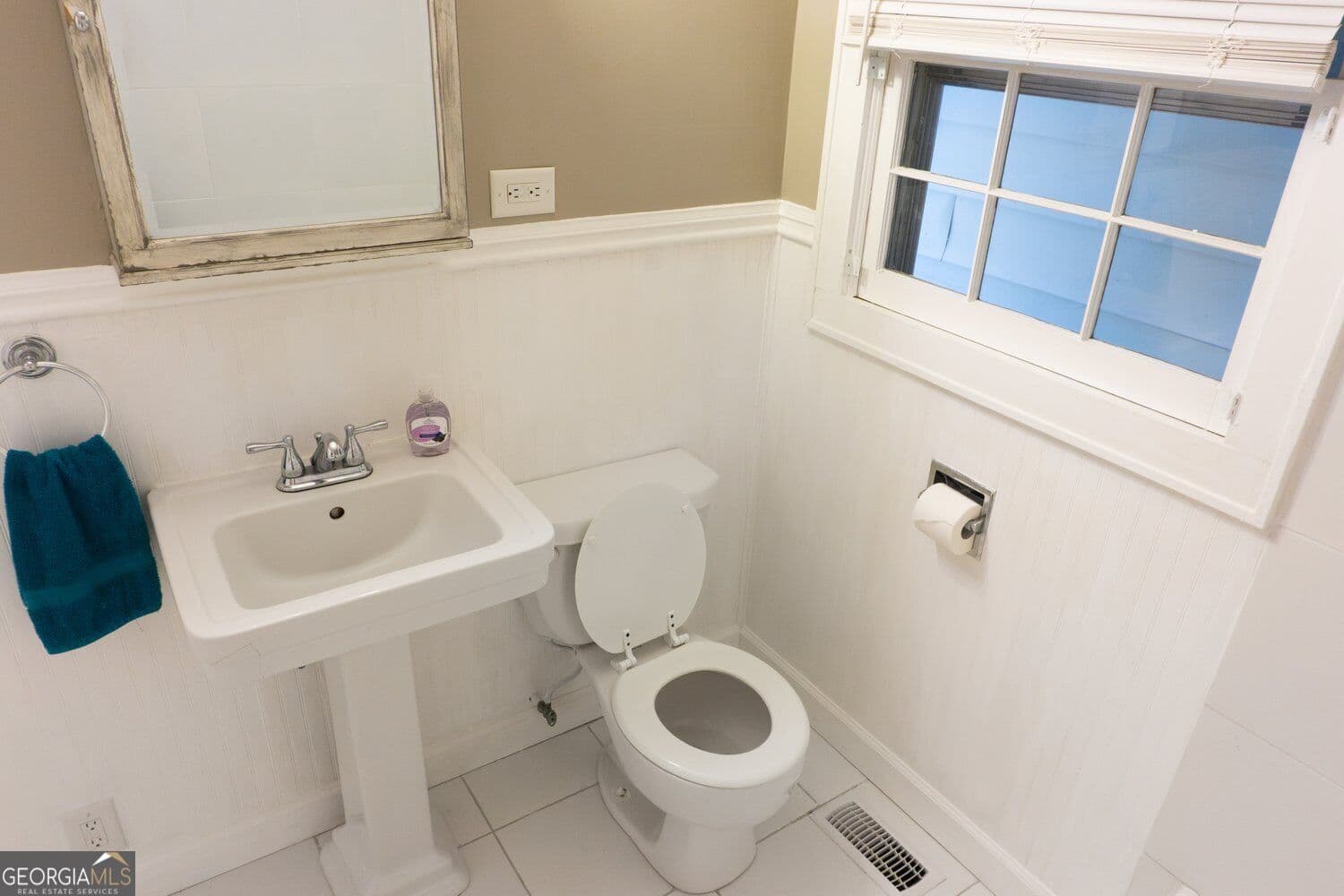 3 bedroom, 2 bathroom, 1,244 sq ft single family residence for sale at 611 Briarwood Circle, Rome, GA 30165 — photo 9