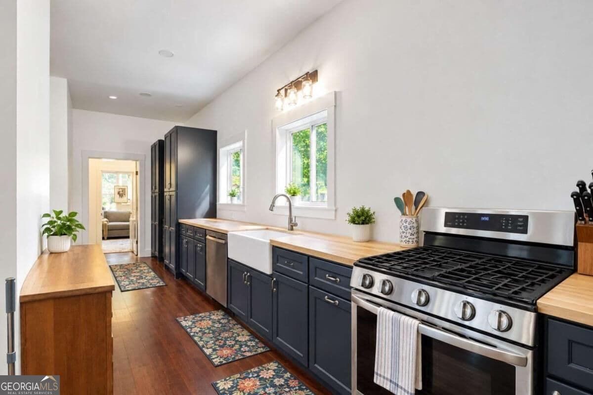 2 bedroom, 2.5 bathroom, 2,476 sq ft single family residence for sale at 300 Pine Drive, Dahlonega, GA 30533 — photo 2