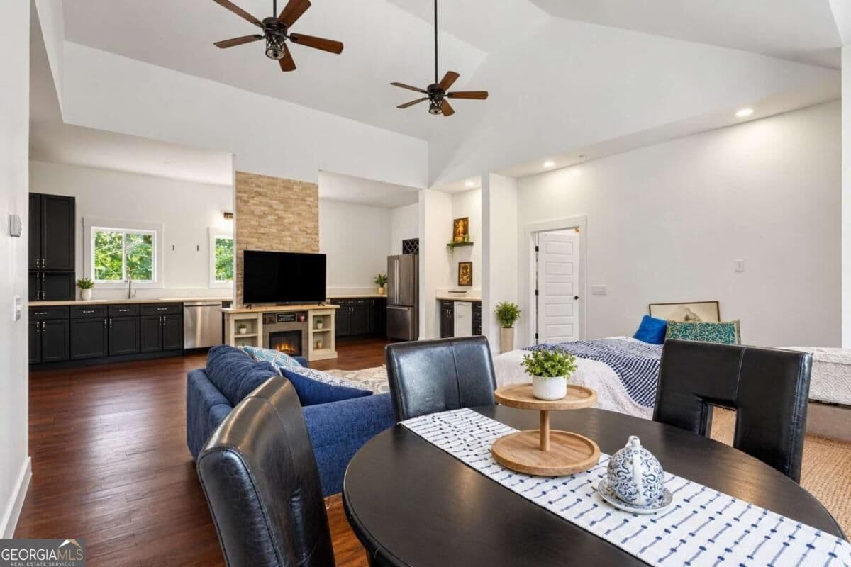 2 bedroom, 2.5 bathroom, 2,476 sq ft single family residence for sale at 300 Pine Drive, Dahlonega, GA 30533 — photo 6