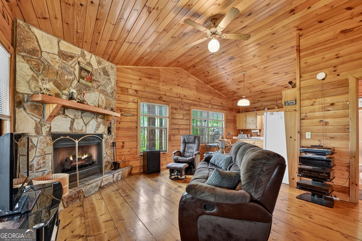 2 bedroom, 1 bathroom, 672 sq ft cabin,single family residence for sale at 660 Ripshin Mountain Road, Blue Ridge, GA 30513 — photo 6