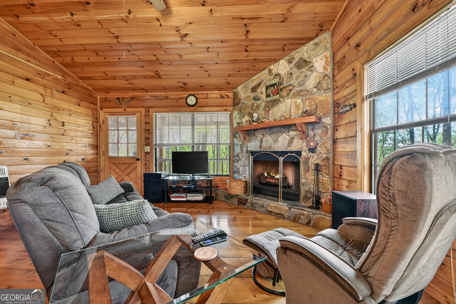 2 bedroom, 1 bathroom, 672 sq ft cabin,single family residence for sale at 660 Ripshin Mountain Road, Blue Ridge, GA 30513 — photo 7
