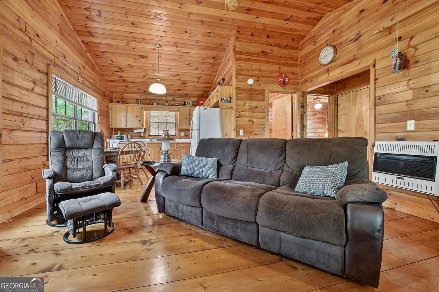 2 bedroom, 1 bathroom, 672 sq ft cabin,single family residence for sale at 660 Ripshin Mountain Road, Blue Ridge, GA 30513 — photo 5