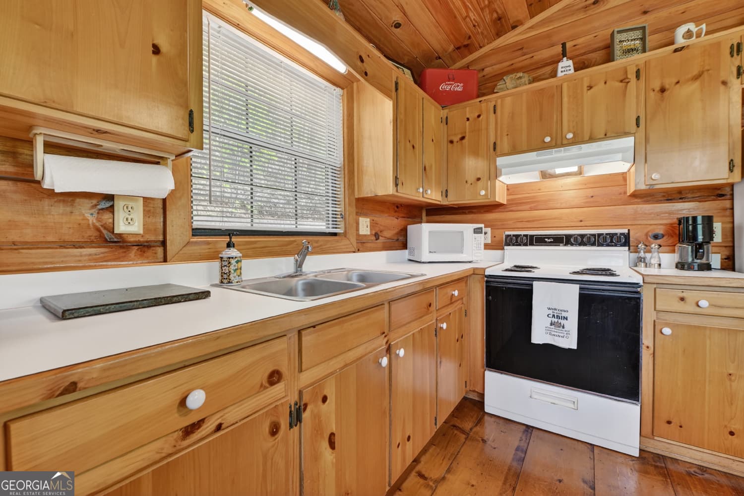 2 bedroom, 1 bathroom, 672 sq ft cabin,single family residence for sale at 660 Ripshin Mountain Road, Blue Ridge, GA 30513 — photo 9