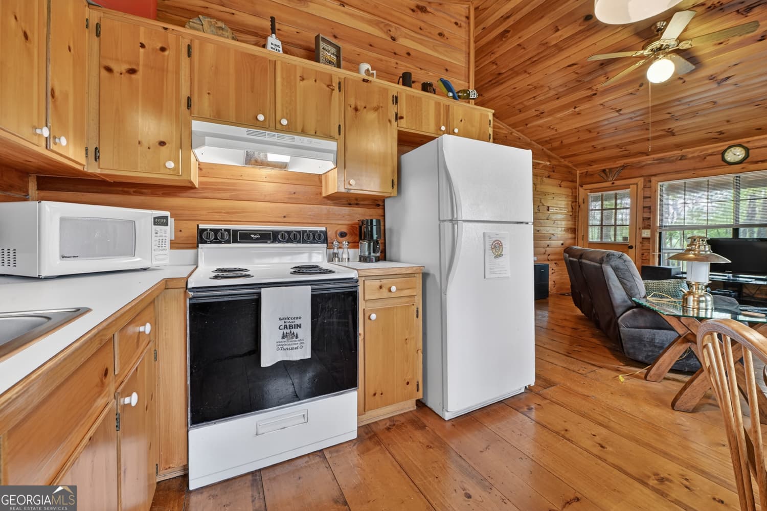 2 bedroom, 1 bathroom, 672 sq ft cabin,single family residence for sale at 660 Ripshin Mountain Road, Blue Ridge, GA 30513 — photo 10