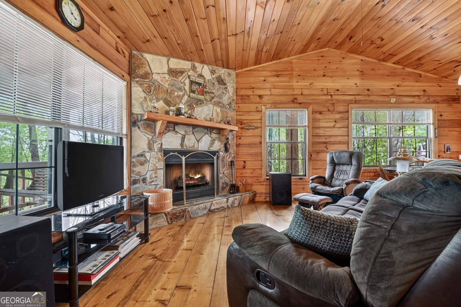 2 bedroom, 1 bathroom, 672 sq ft cabin,single family residence for sale at 660 Ripshin Mountain Road, Blue Ridge, GA 30513 — photo 4