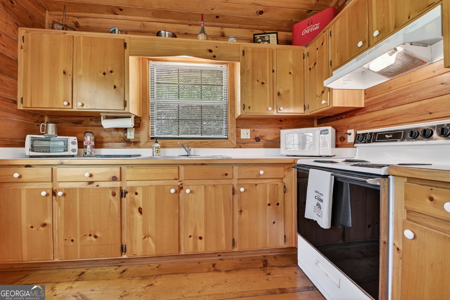 2 bedroom, 1 bathroom, 672 sq ft cabin,single family residence for sale at 660 Ripshin Mountain Road, Blue Ridge, GA 30513 — photo 8