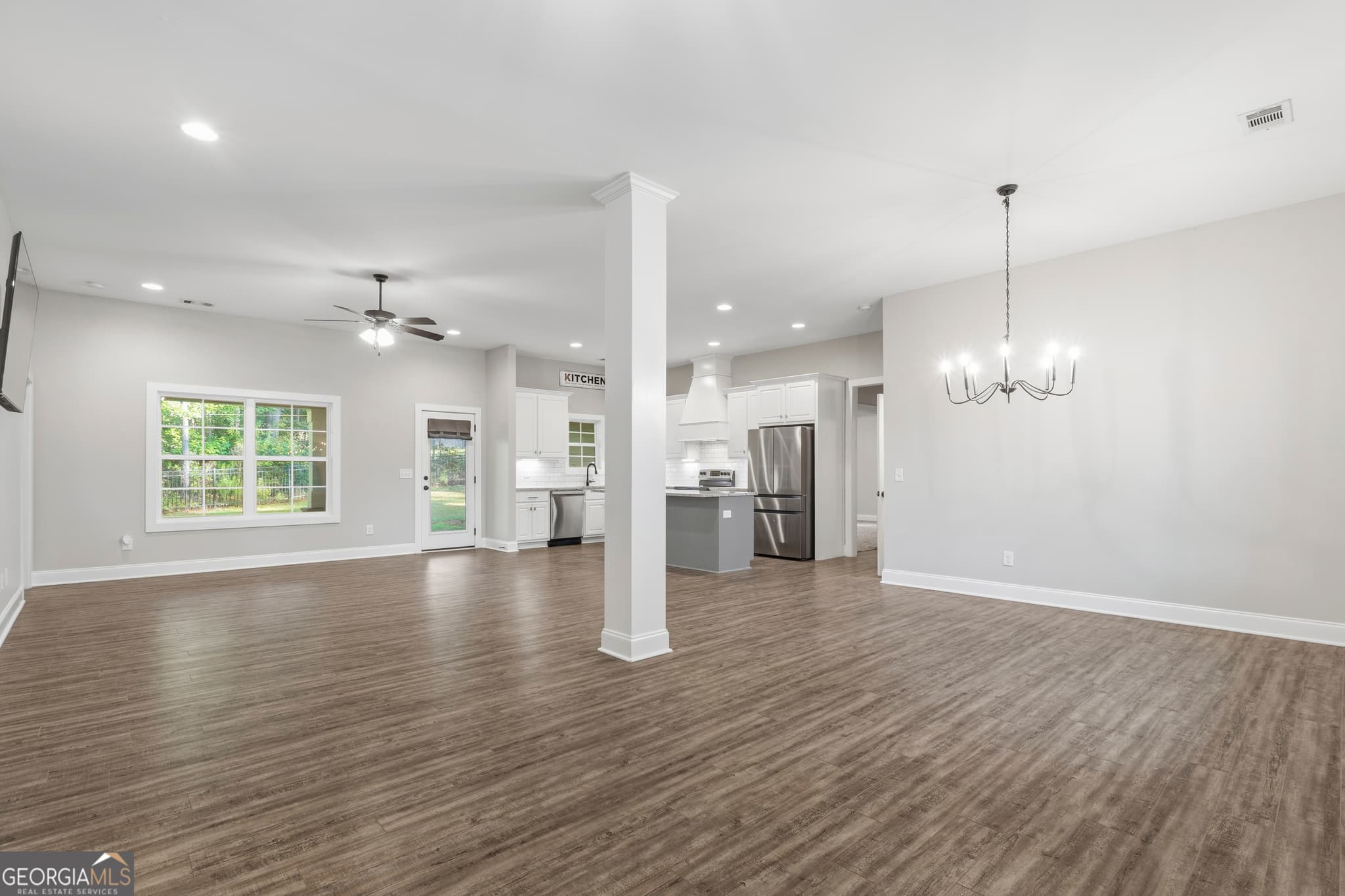 4 bedroom, 2.5 bathroom, 2,548 sq ft single family residence under contract at 122 Lee Road 2121, Salem, AL 36874 — photo 7