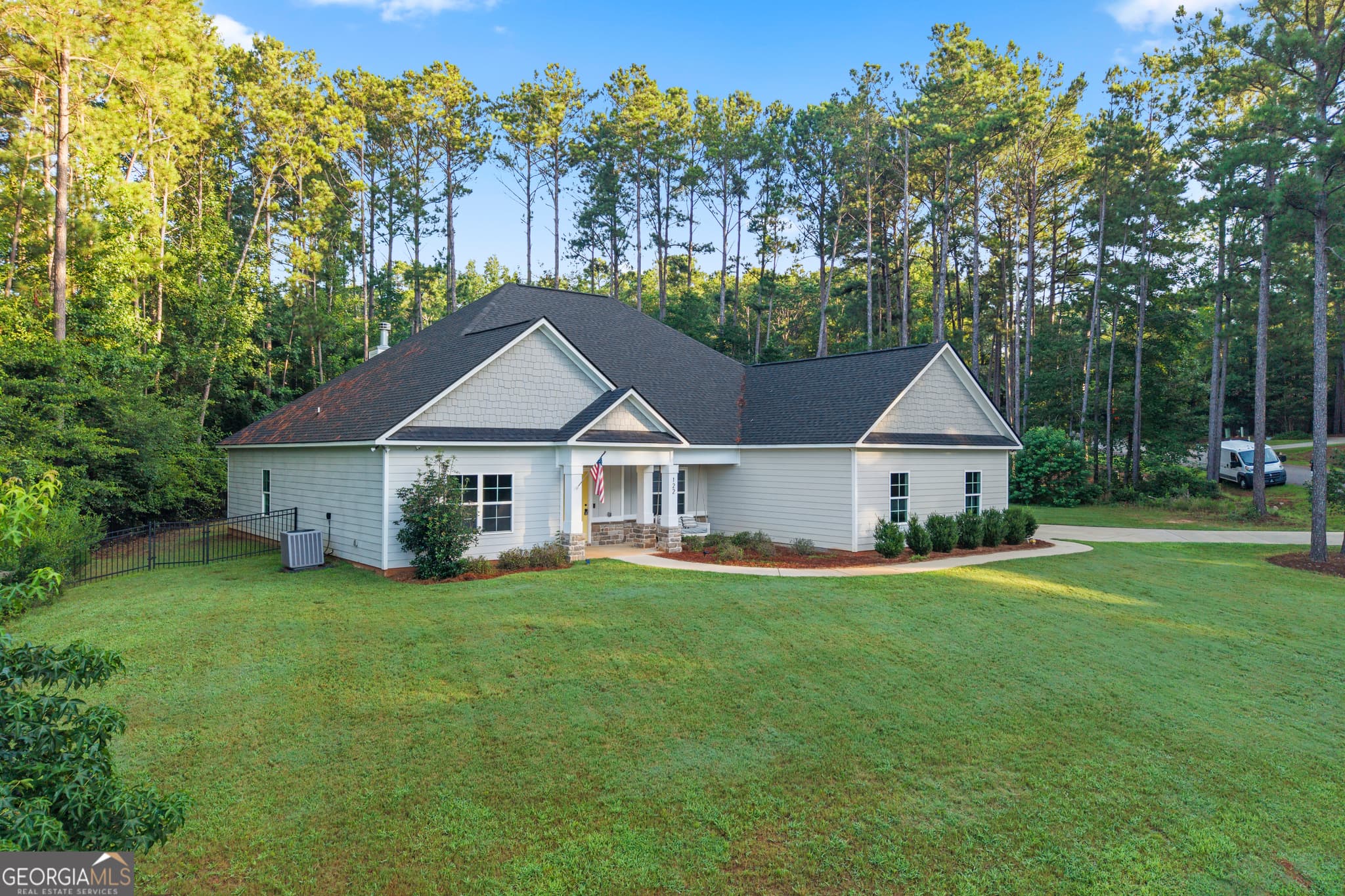 4 bedroom, 2.5 bathroom, 2,548 sq ft single family residence under contract at 122 Lee Road 2121, Salem, AL 36874 — photo 4