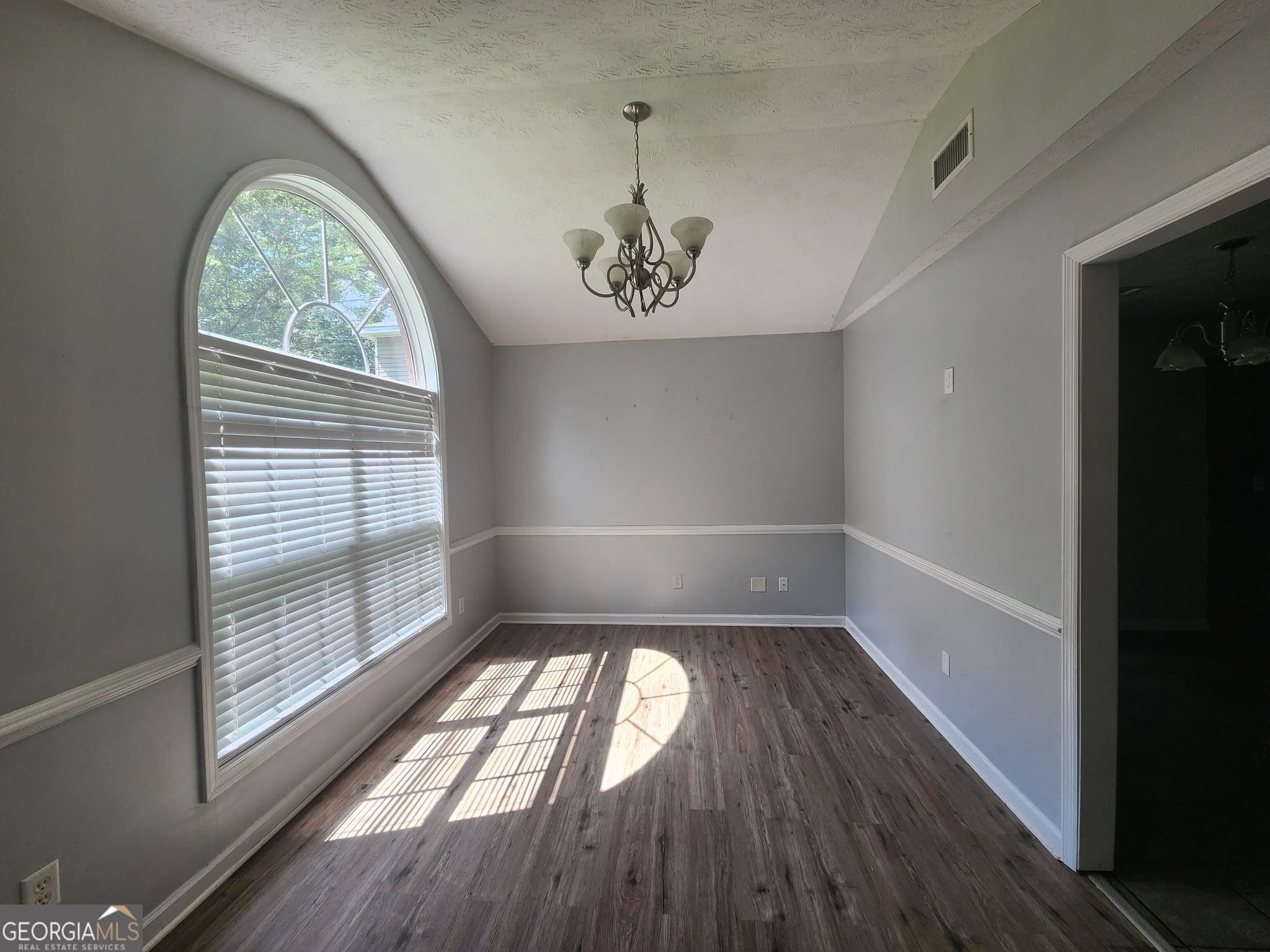 4 bedroom, 2 bathroom, 2,026 sq ft single family residence under contract at 526 Vista Drive, Columbus, GA 31907 — photo 3