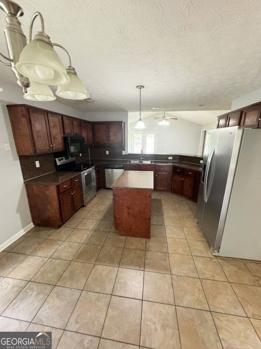 4 bedroom, 2 bathroom, 2,026 sq ft single family residence under contract at 526 Vista Drive, Columbus, GA 31907 — photo 5