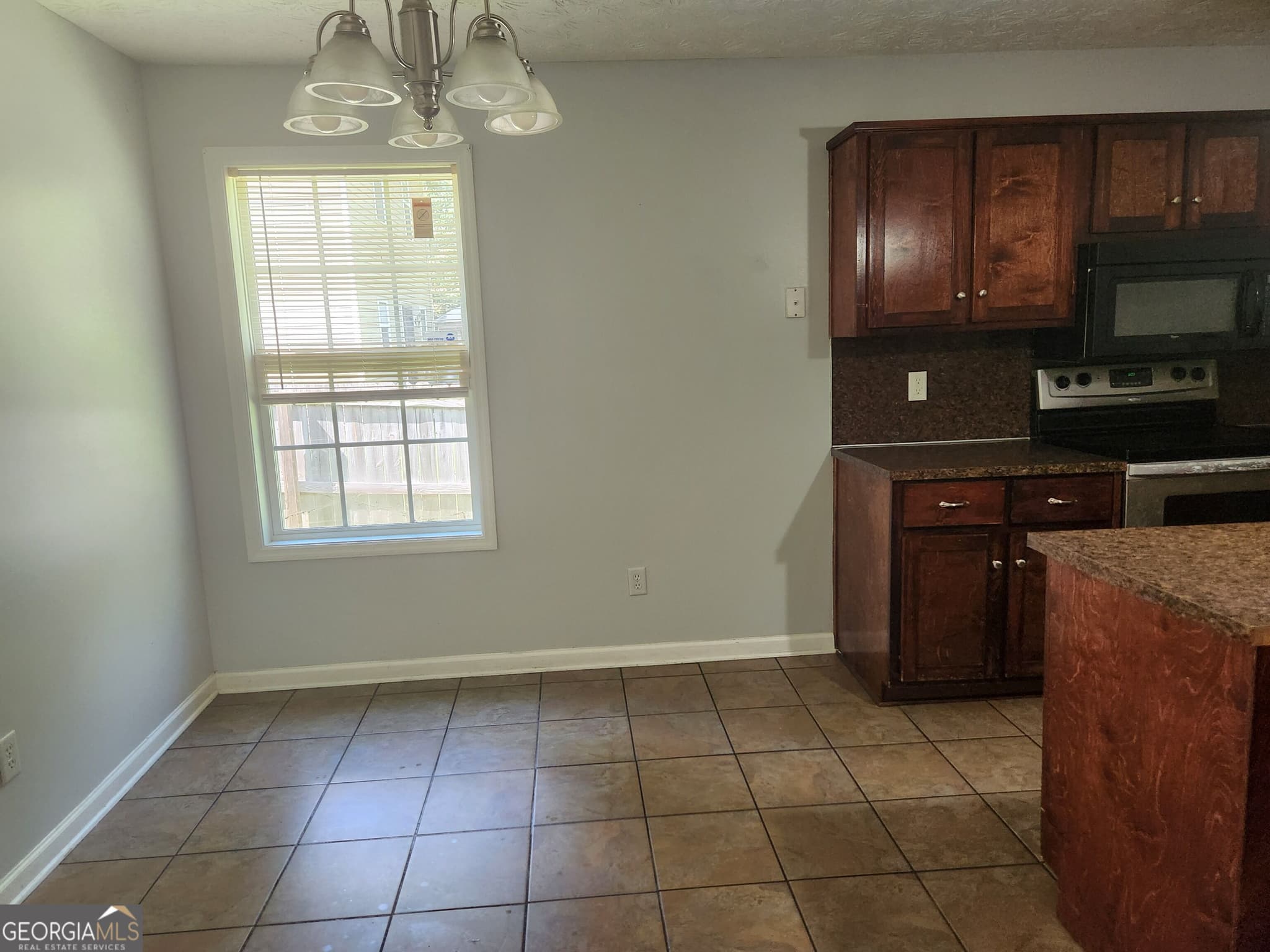 4 bedroom, 2 bathroom, 2,026 sq ft single family residence under contract at 526 Vista Drive, Columbus, GA 31907 — photo 4