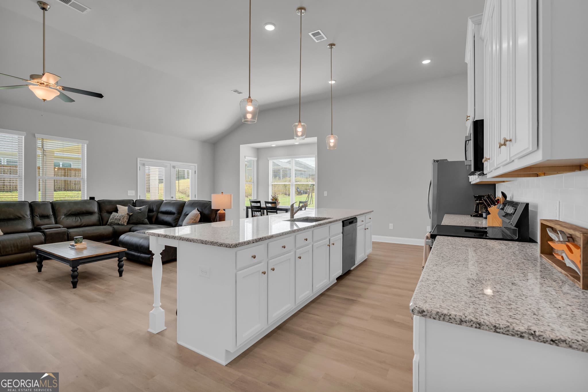 3 bedroom, 2.5 bathroom, 1,938 sq ft single family residence for sale at 158 Applewood Way, Homer, GA 30547 — photo 5
