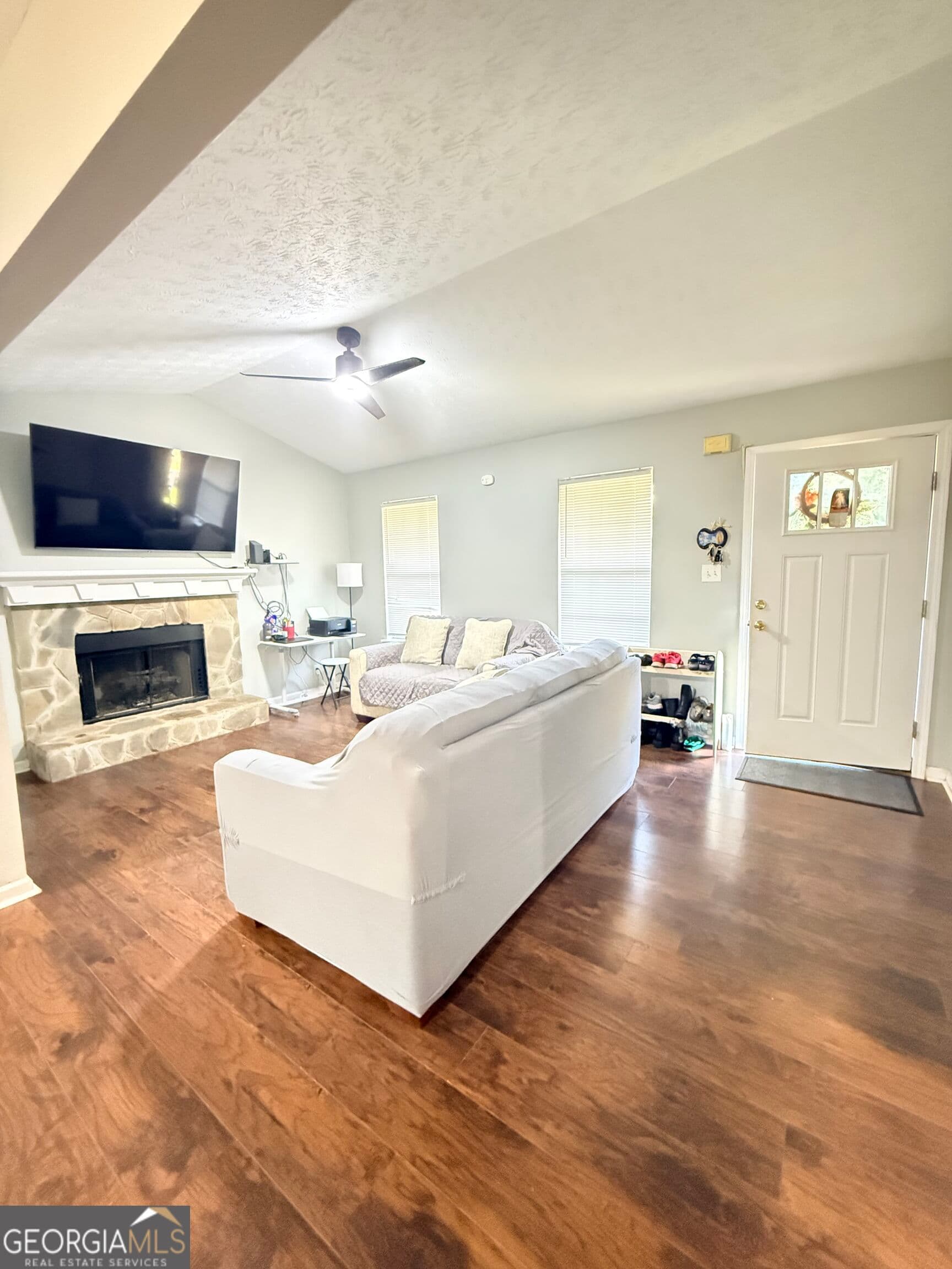 4 bedroom, 2.5 bathroom, 1,936 sq ft single family residence for sale at 4400 Leafview Drive, Gillsville, GA 30543 — photo 3