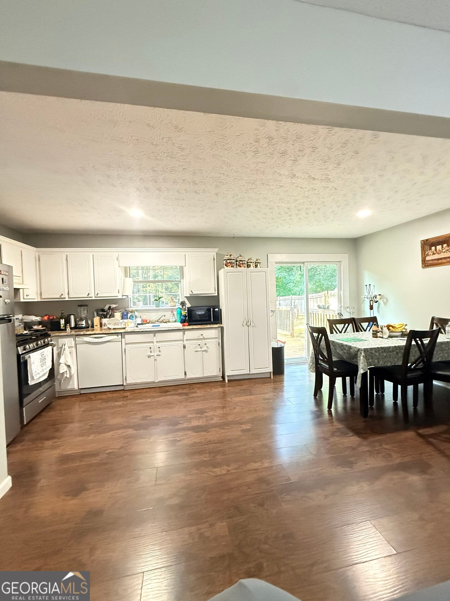 4 bedroom, 2.5 bathroom, 1,936 sq ft single family residence for sale at 4400 Leafview Drive, Gillsville, GA 30543 — photo 5