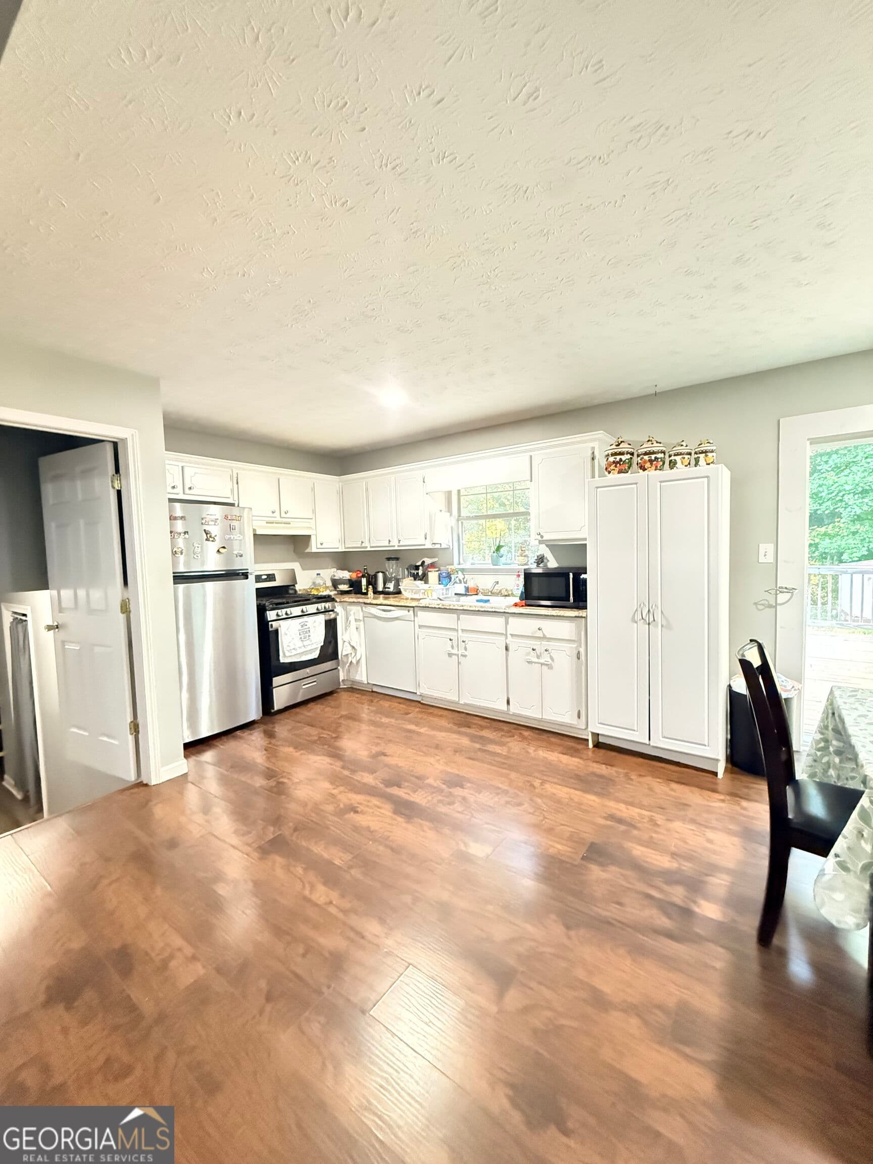 4 bedroom, 2.5 bathroom, 1,936 sq ft single family residence for sale at 4400 Leafview Drive, Gillsville, GA 30543 — photo 8