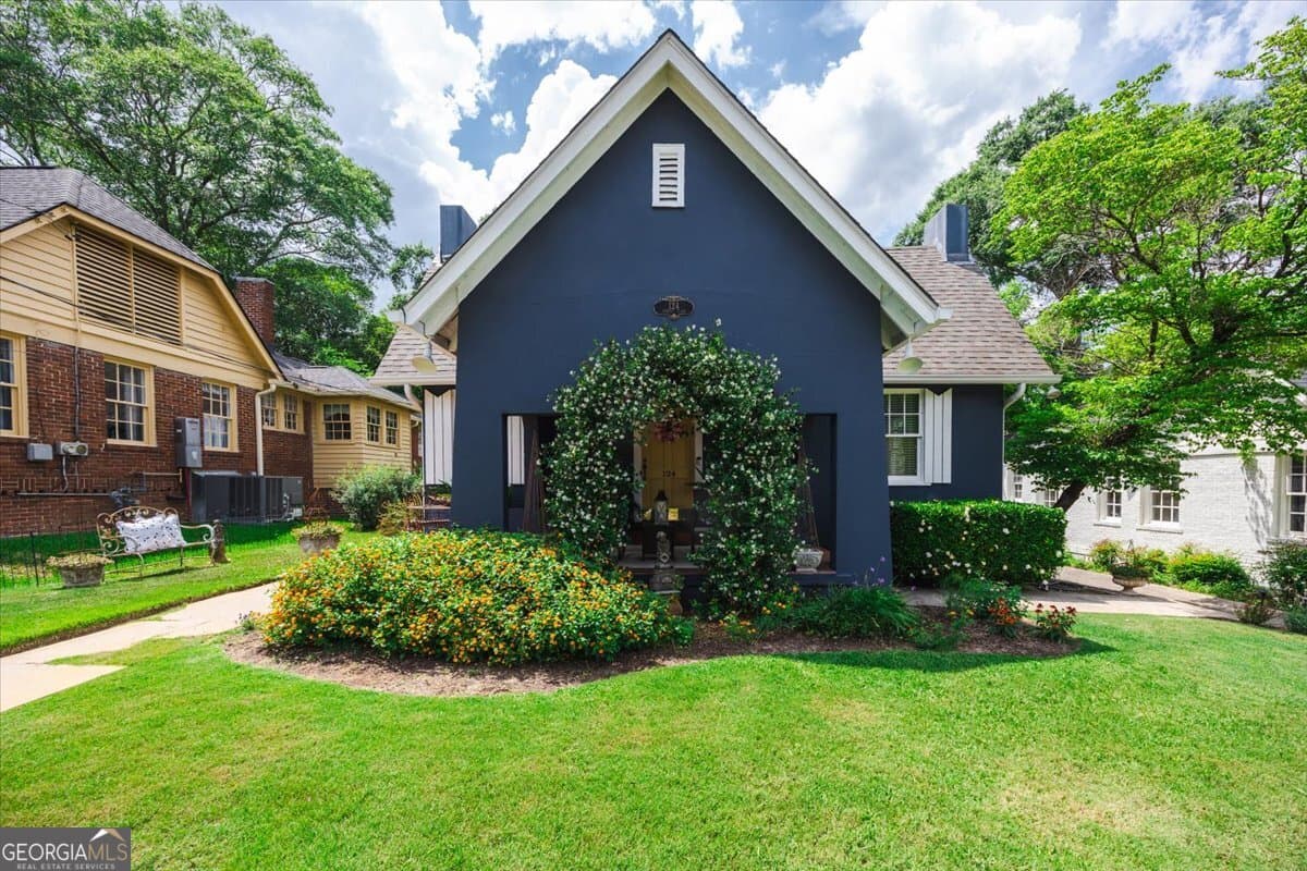 3 bedroom, 1 bathroom, 1,426 sq ft single family residence sold at 124 Desoto Place, Macon, GA 31204