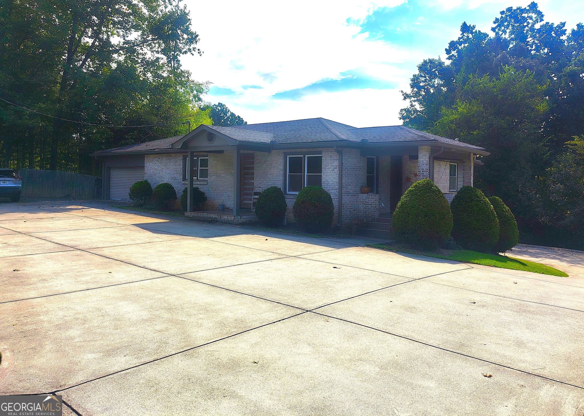 3 bedroom, 2 bathroom, 1,932 sq ft mixed use for sale at 5638 Lake Acworth Drive, Acworth, GA 30101 — photo 6