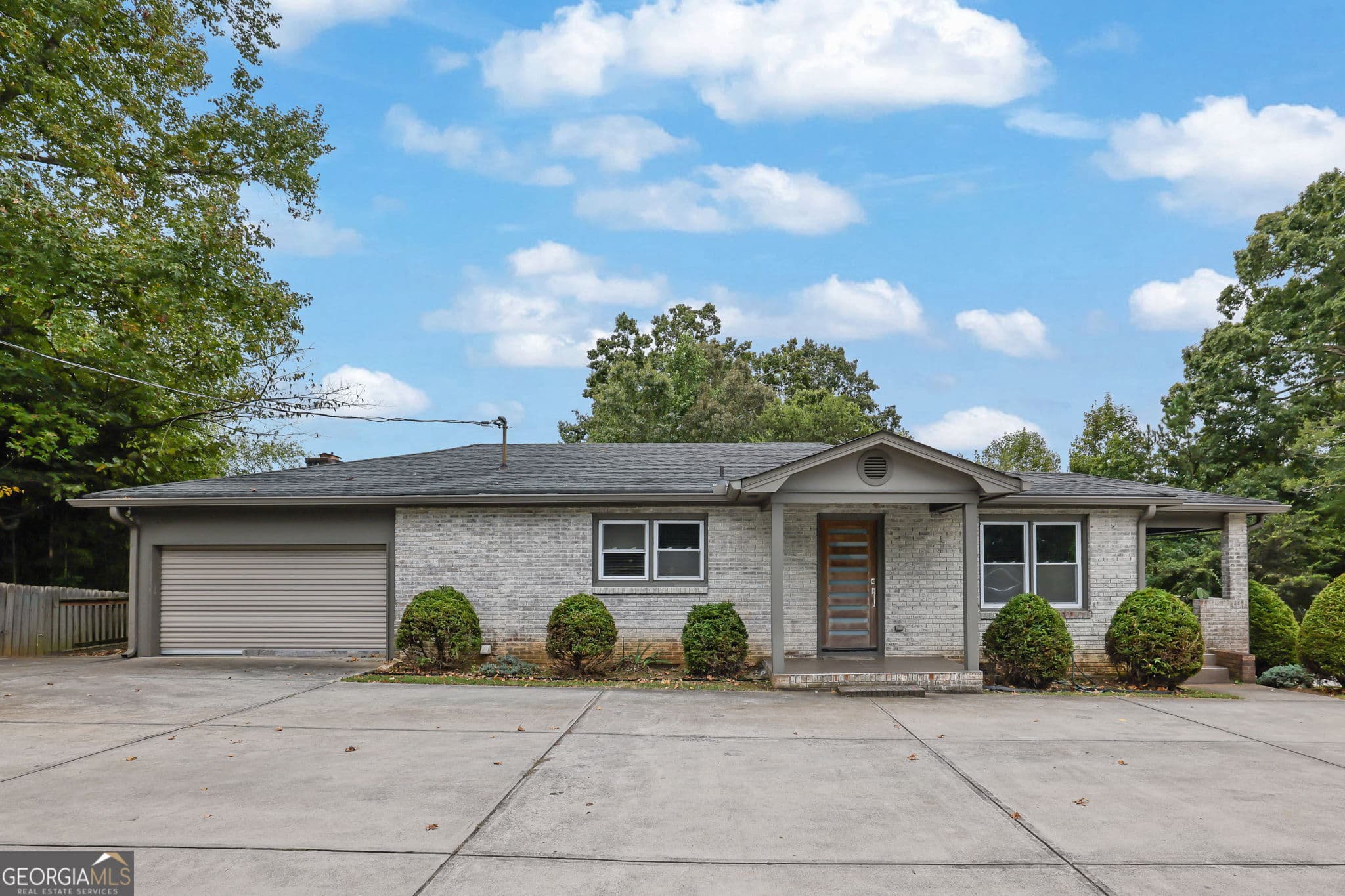 3 bedroom, 2 bathroom, 1,932 sq ft mixed use for sale at 5638 Lake Acworth Drive, Acworth, GA 30101 — photo 7