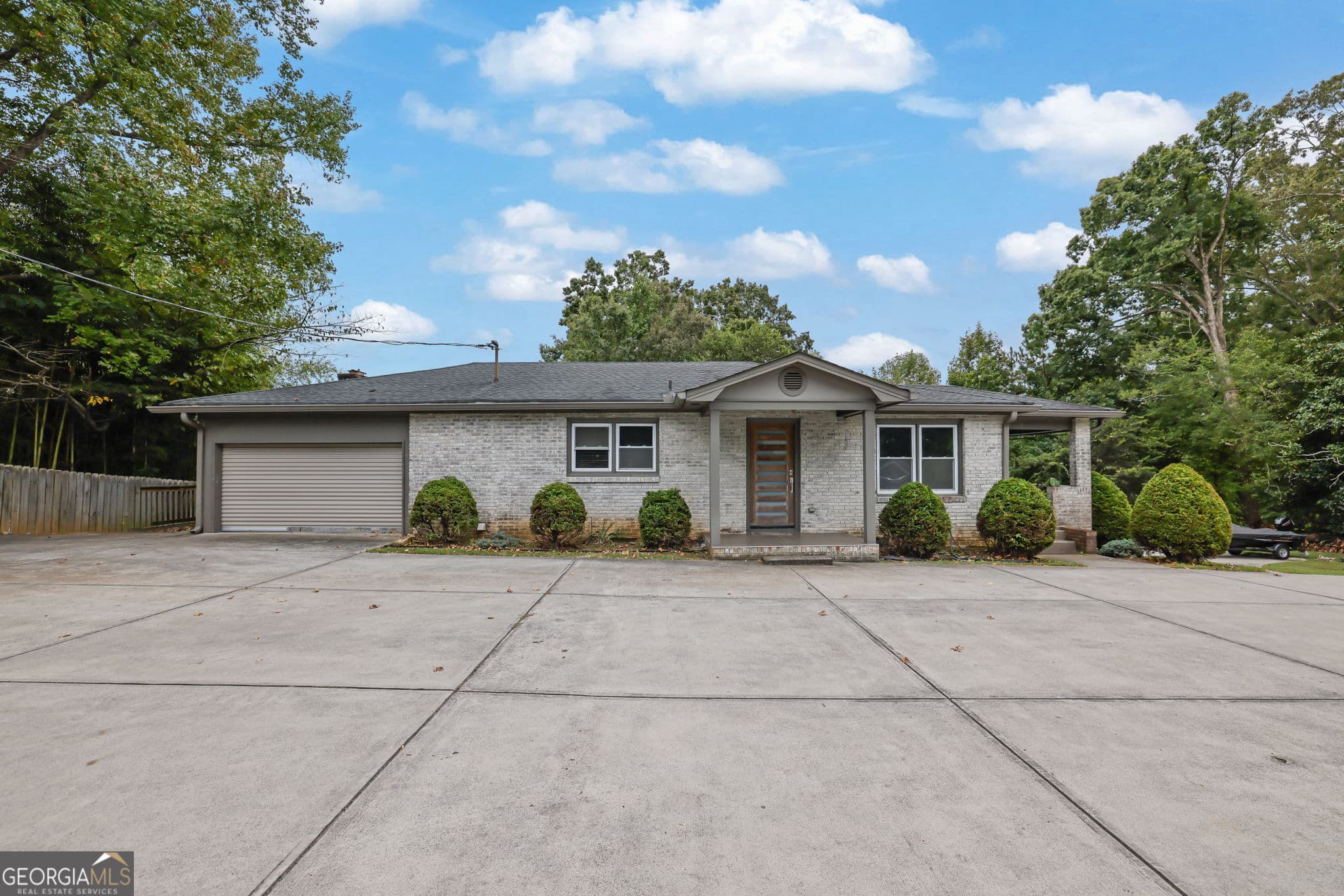 3 bedroom, 2 bathroom, 1,932 sq ft mixed use for sale at 5638 Lake Acworth Drive, Acworth, GA 30101 — photo 5